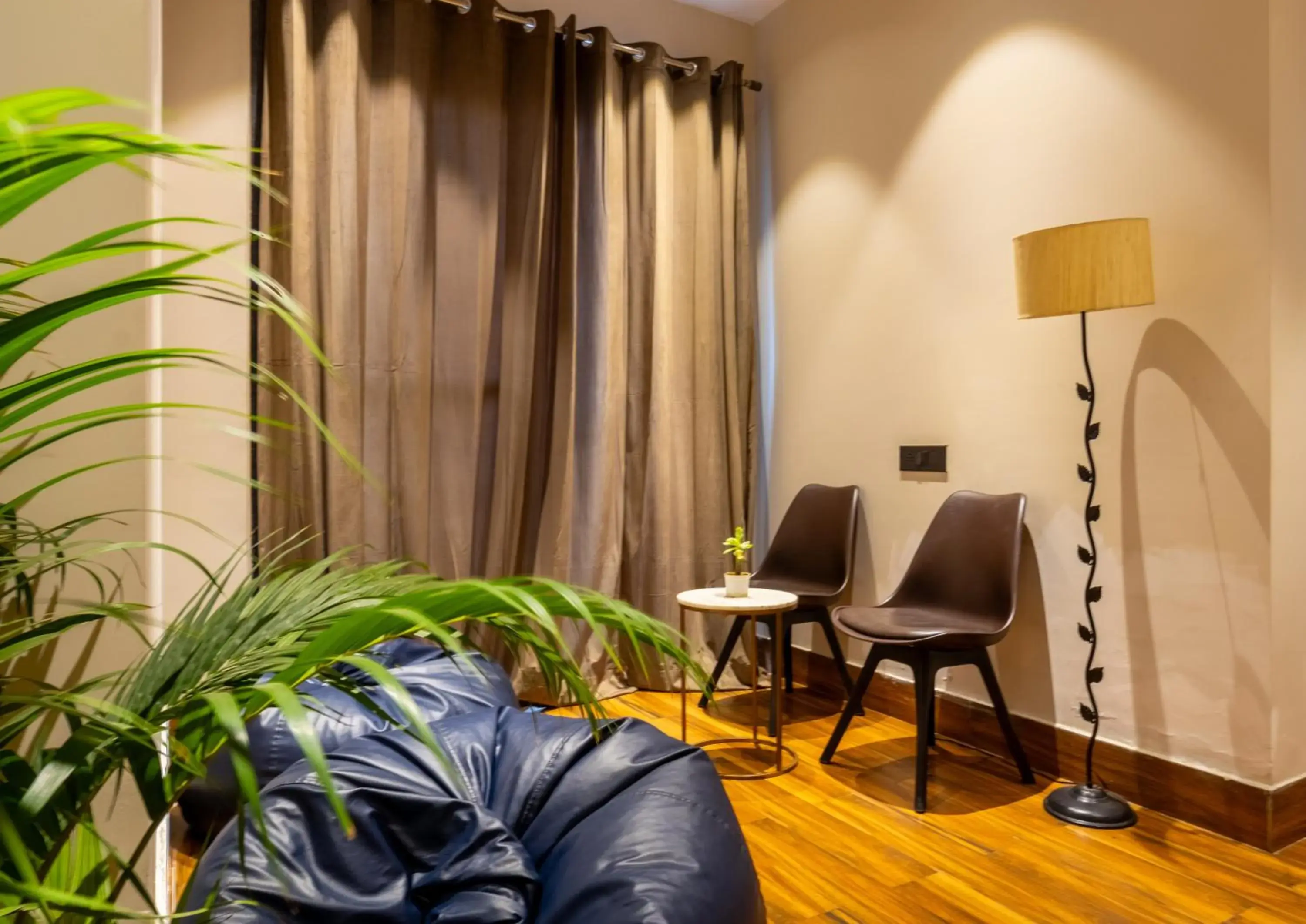 Deluxe King Room in Housr Phase 1 Arjun Marg & Golf Course Road Deluxe King Room in Housr Phase 1 Arjun Marg & Golf Course Road