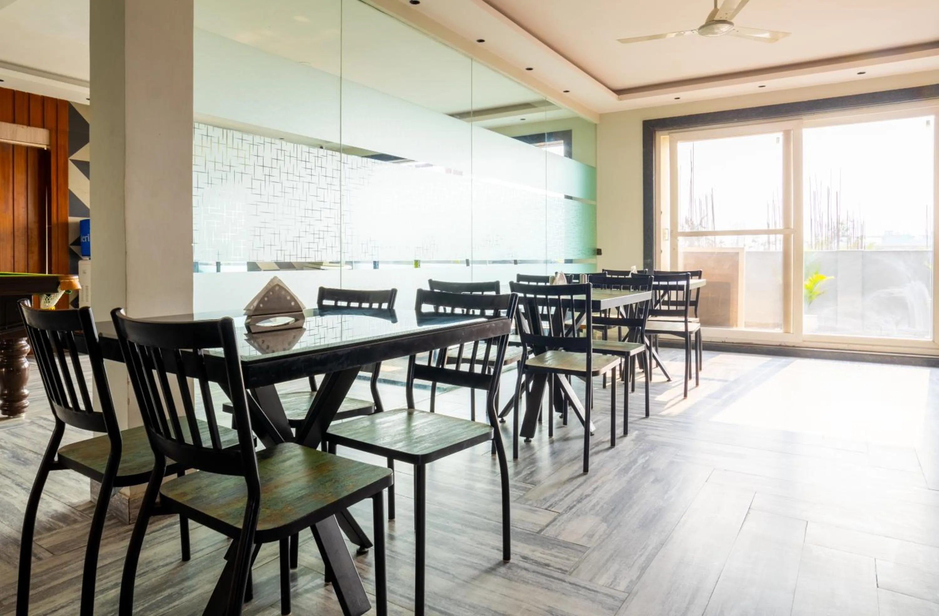 Restaurant/places to eat in Housr Phase 1 Arjun Marg & Golf Course Road