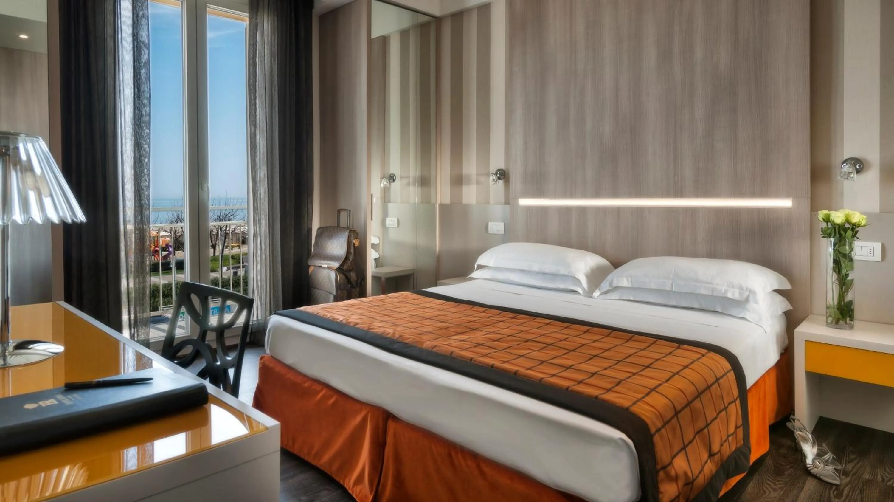 Balcony/Terrace, Bed in Hotel Roma