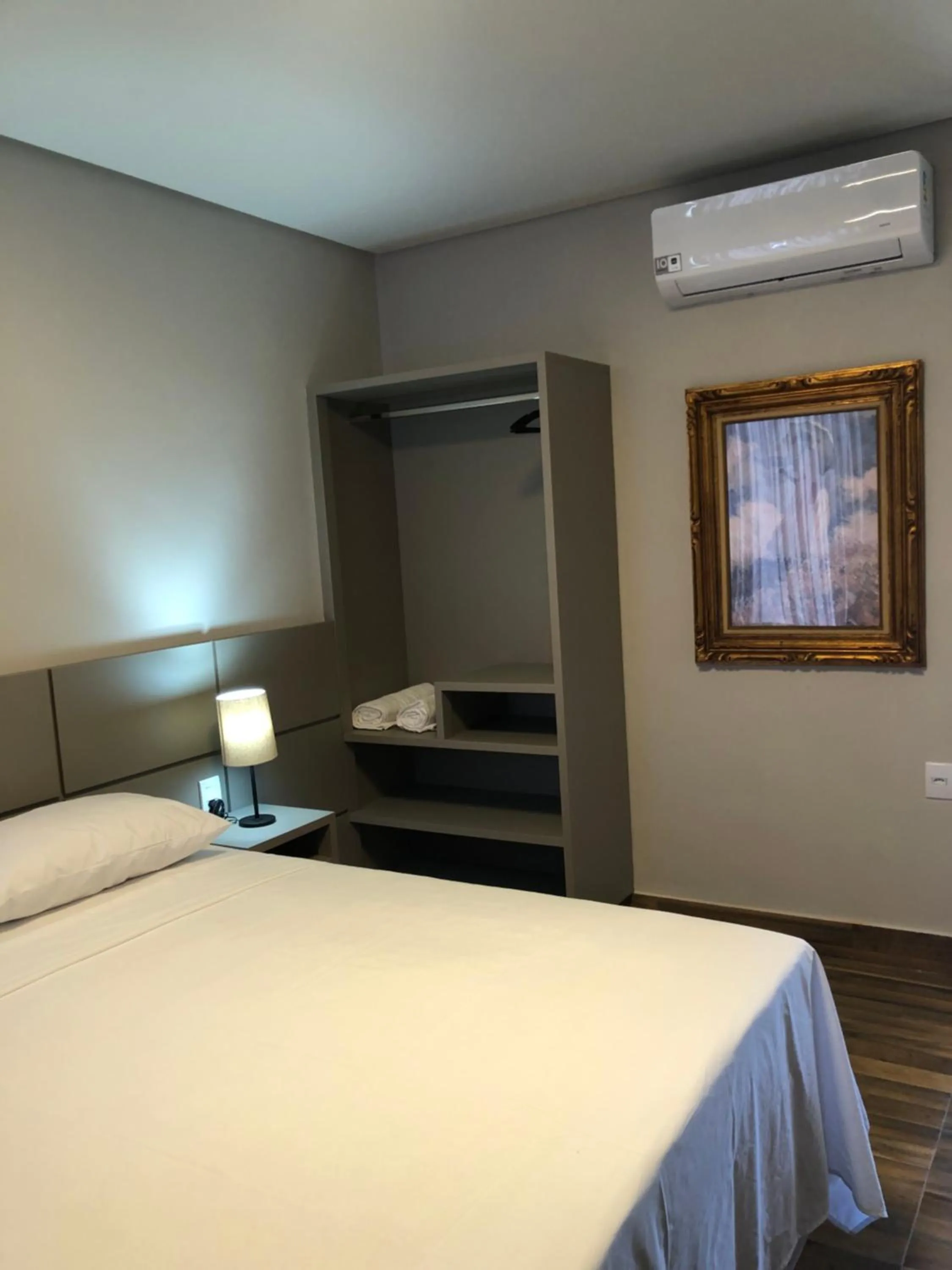air conditioner, Bed in Pousada Varandas do Lago