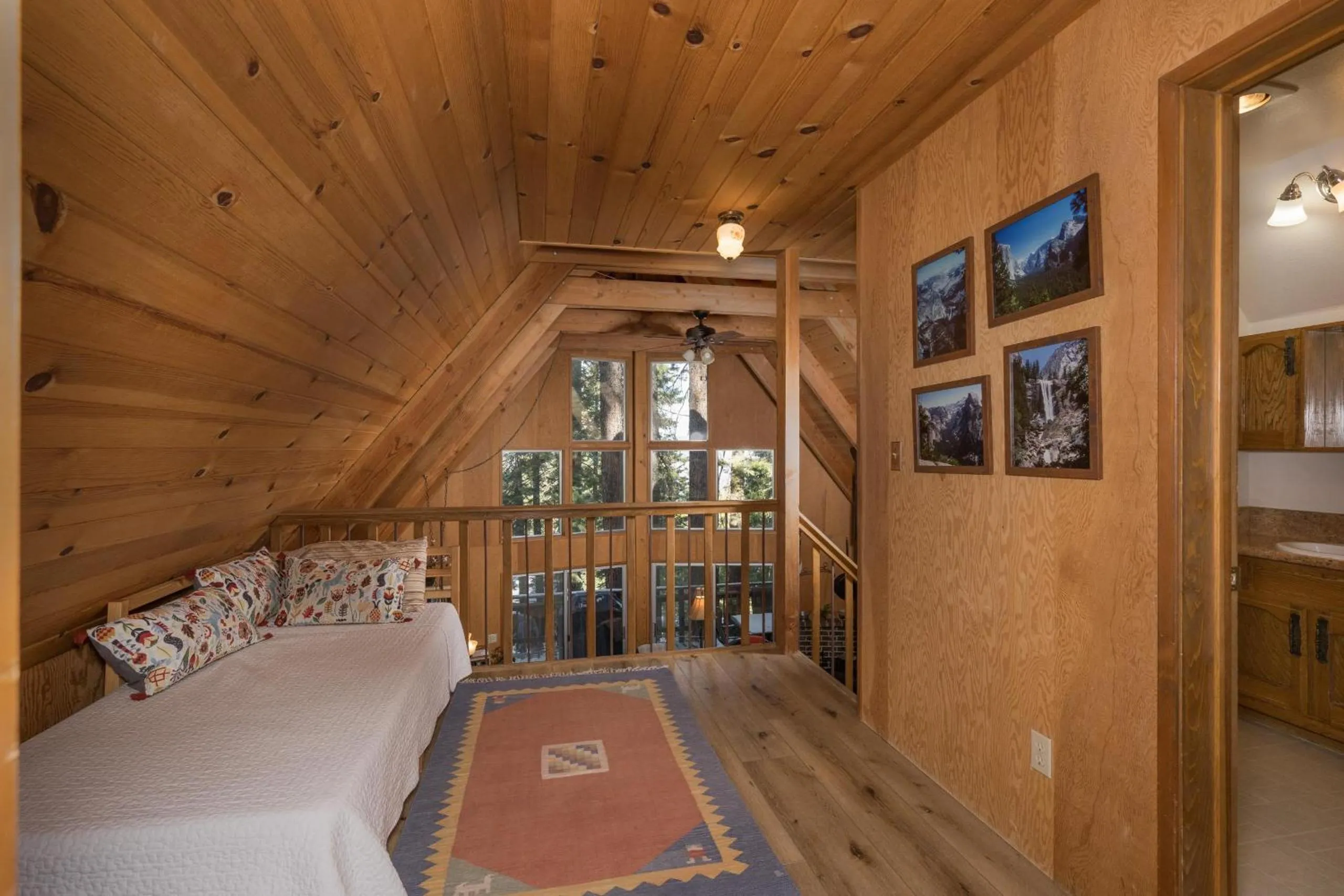 Bed in Yosemite Vista