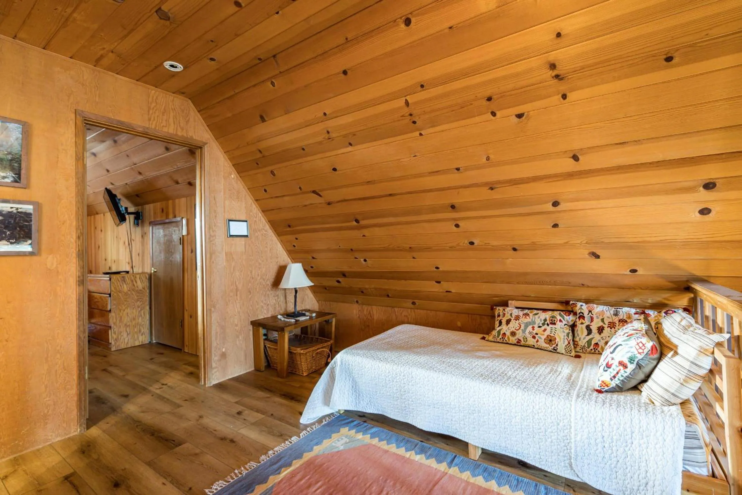 Bed in Yosemite Vista