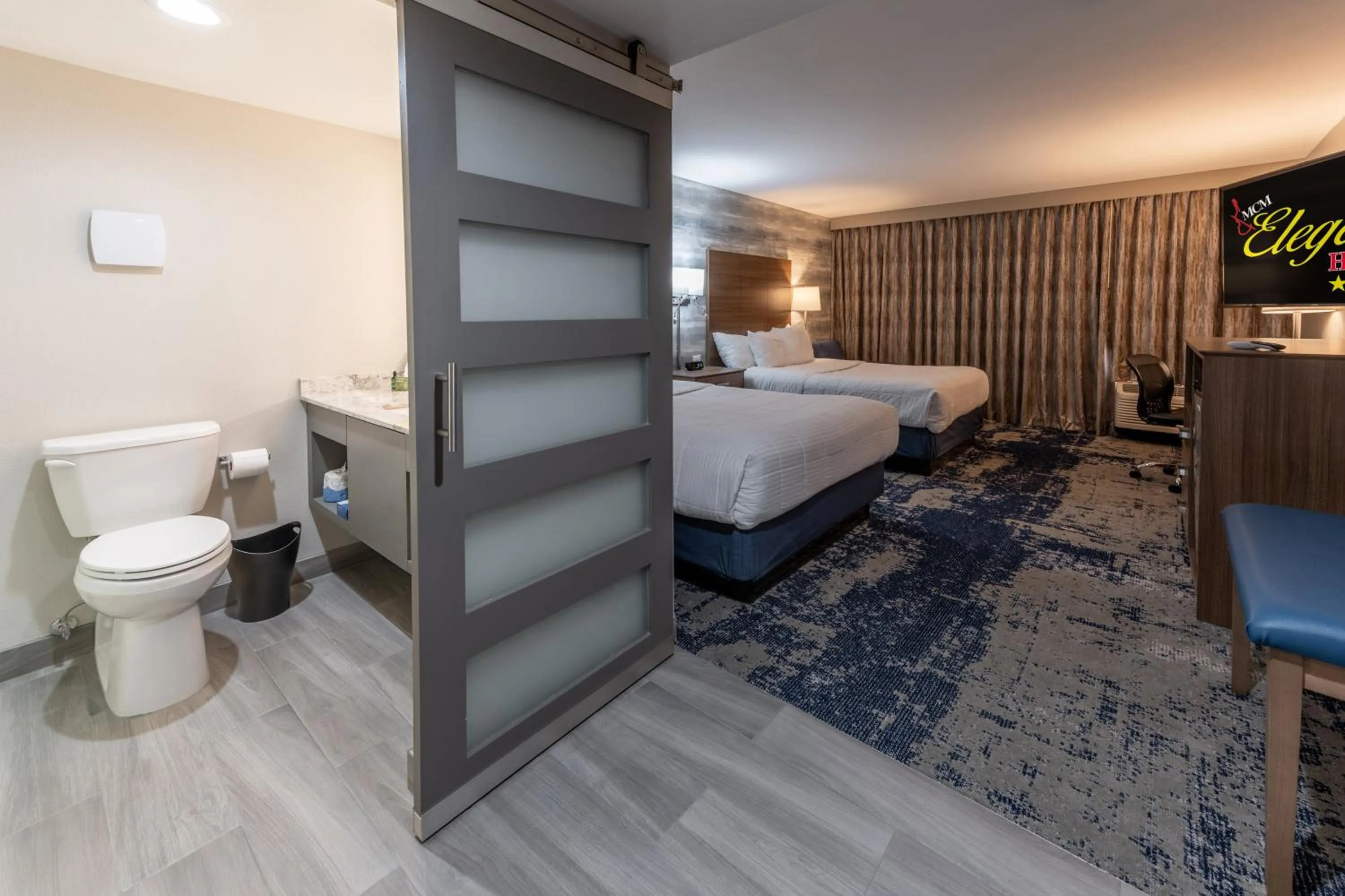 Bedroom, Bed in MCM Elegante Hotel