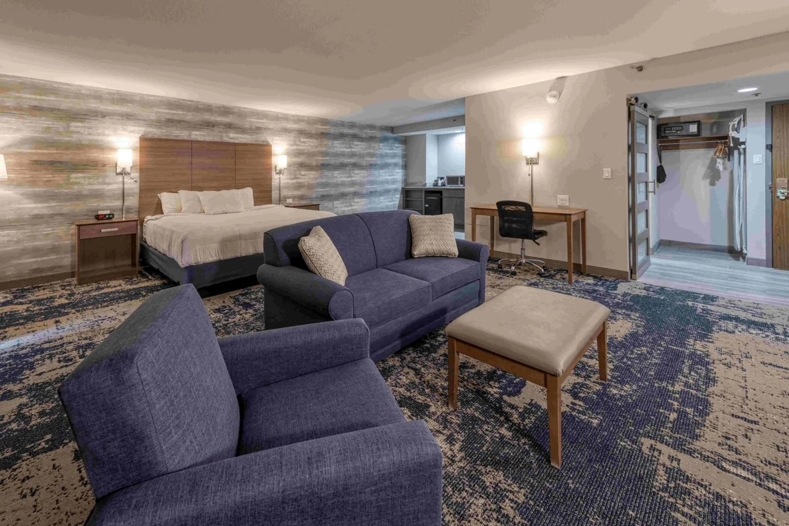 Photo of the whole room in MCM Elegante Hotel