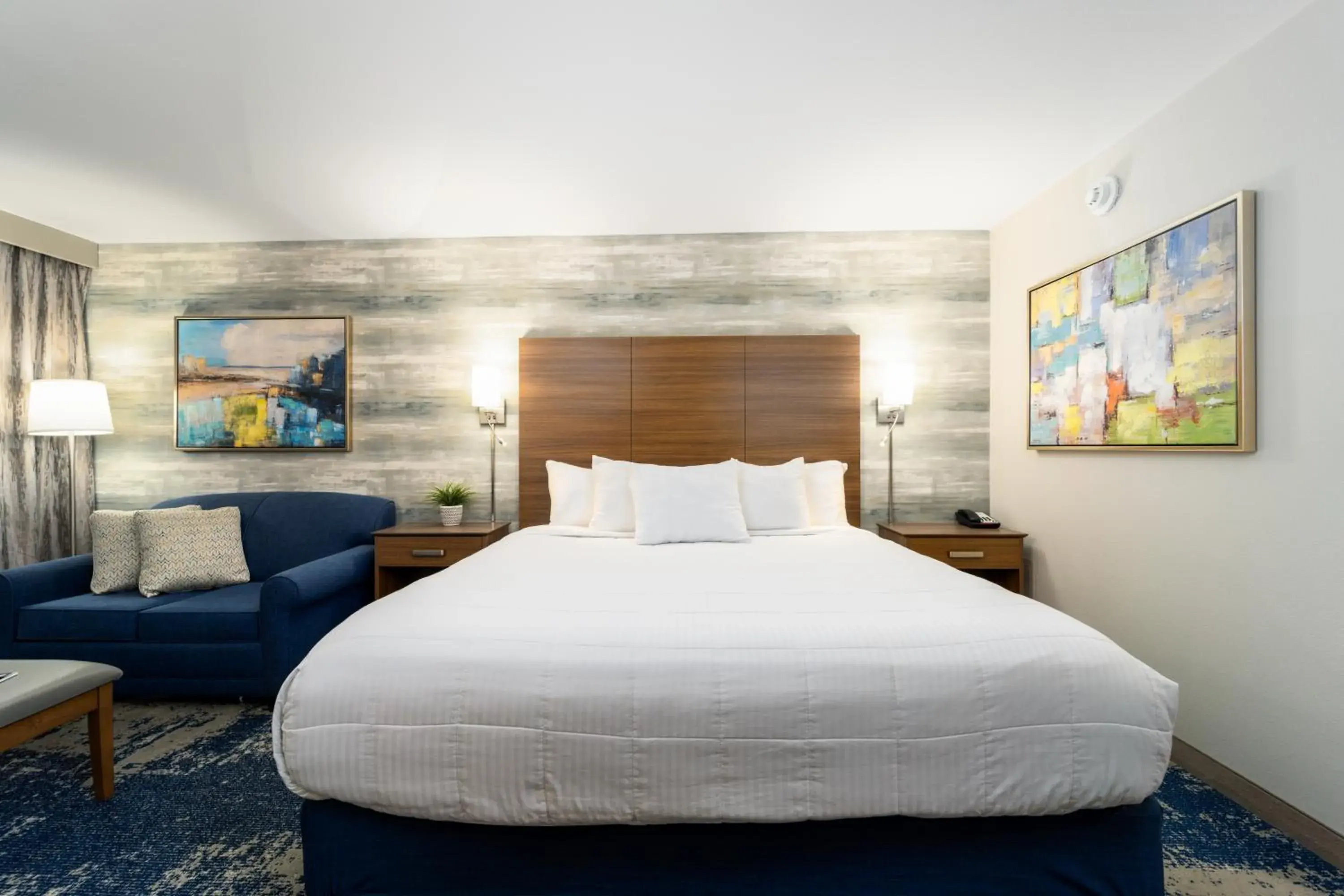 Photo of the whole room, Bed in MCM Elegante Hotel Photo of the whole room, Bed in MCM Elegante Hotel