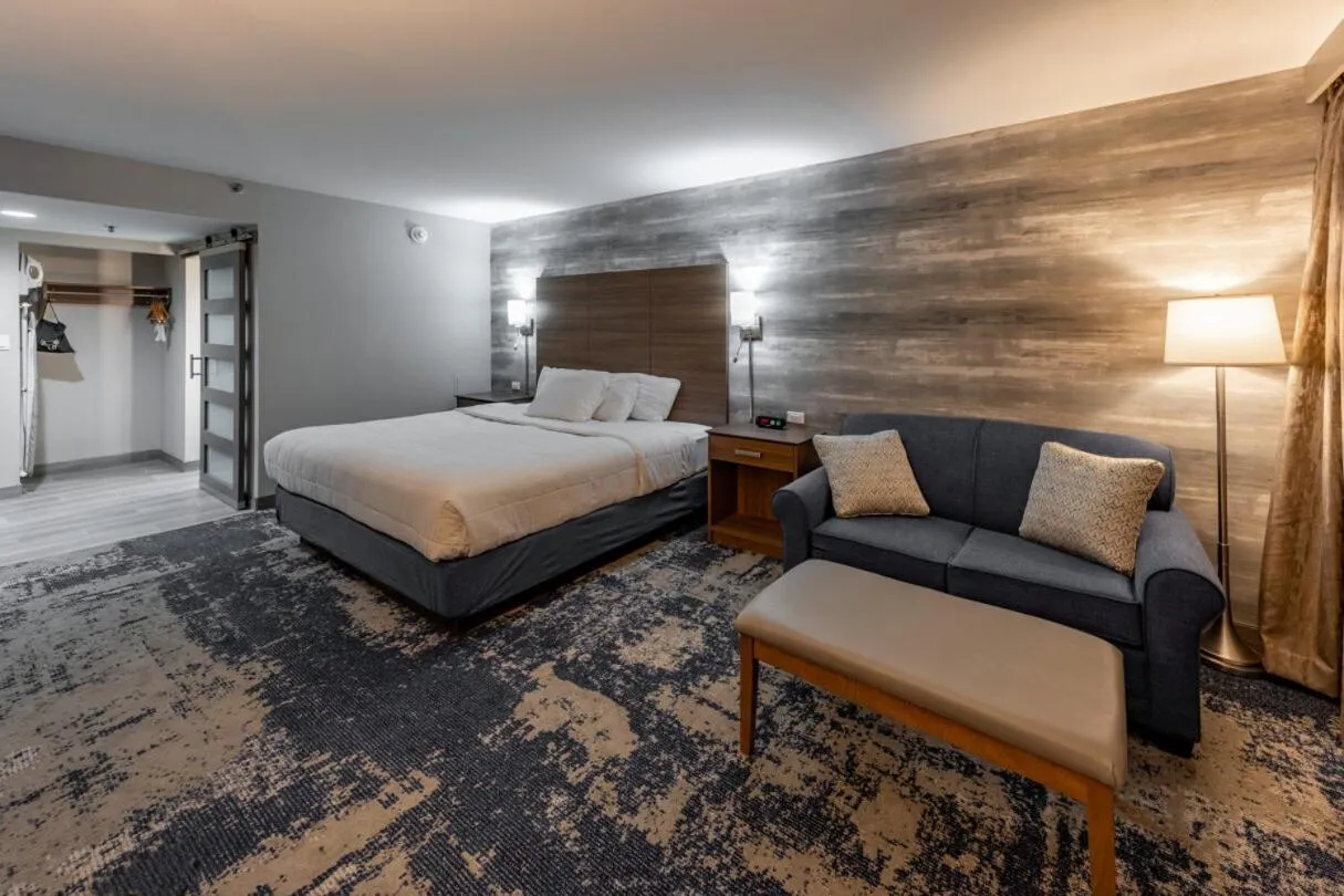 Photo of the whole room, Bed in MCM Elegante Hotel