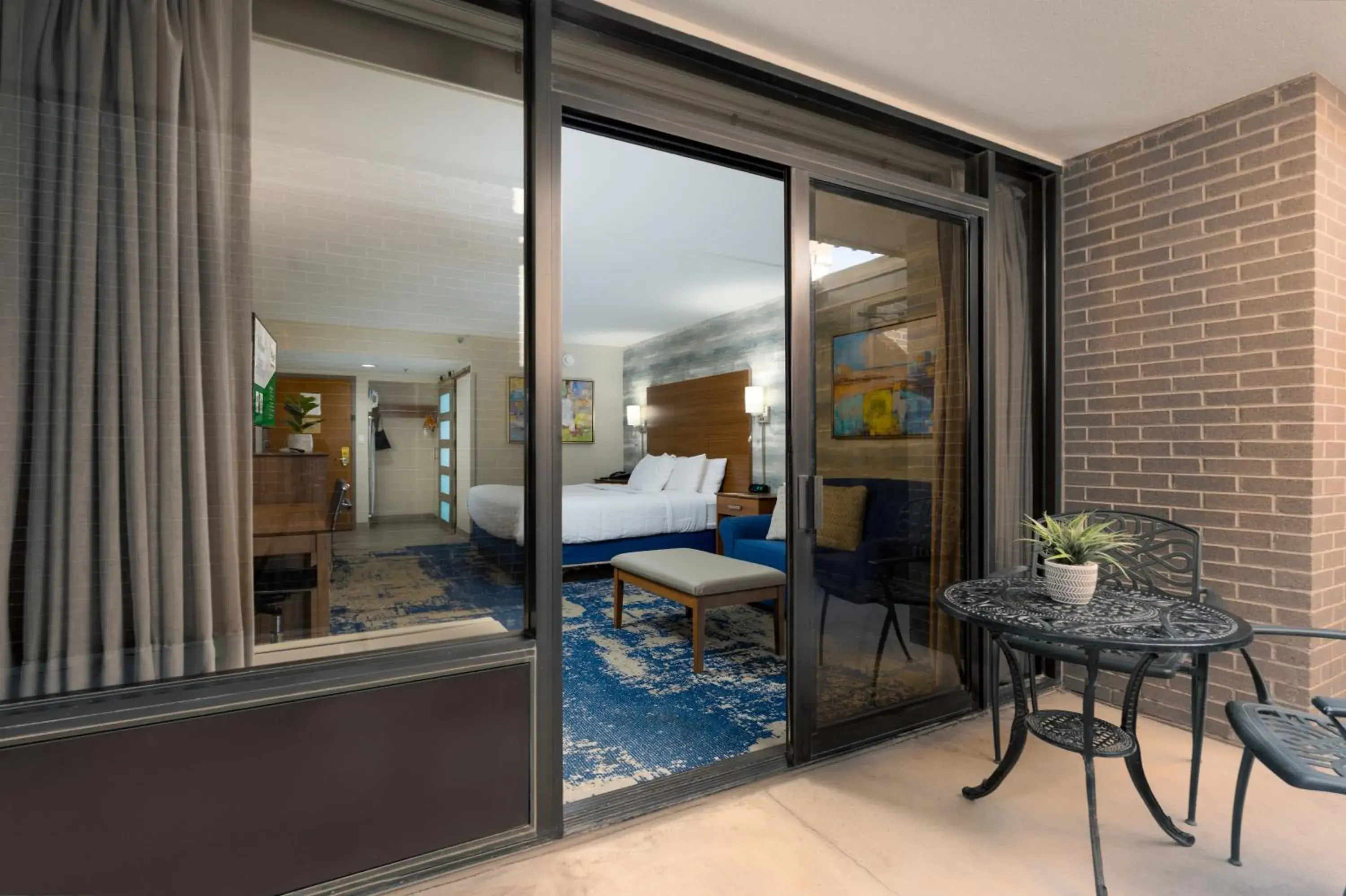 Balcony/Terrace, Bed in MCM Elegante Hotel Balcony/Terrace, Bed in MCM Elegante Hotel