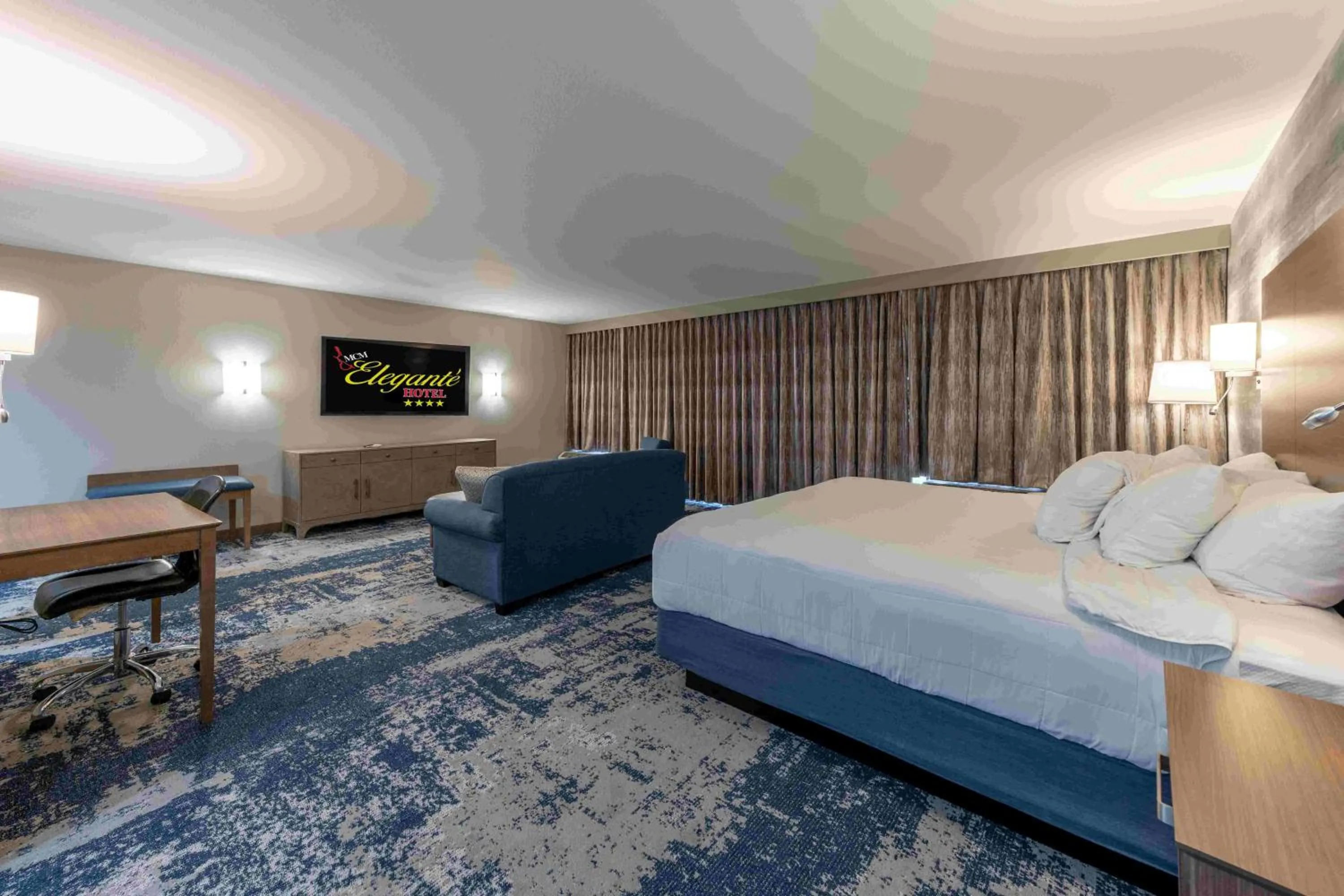 Photo of the whole room, Bed in MCM Elegante Hotel