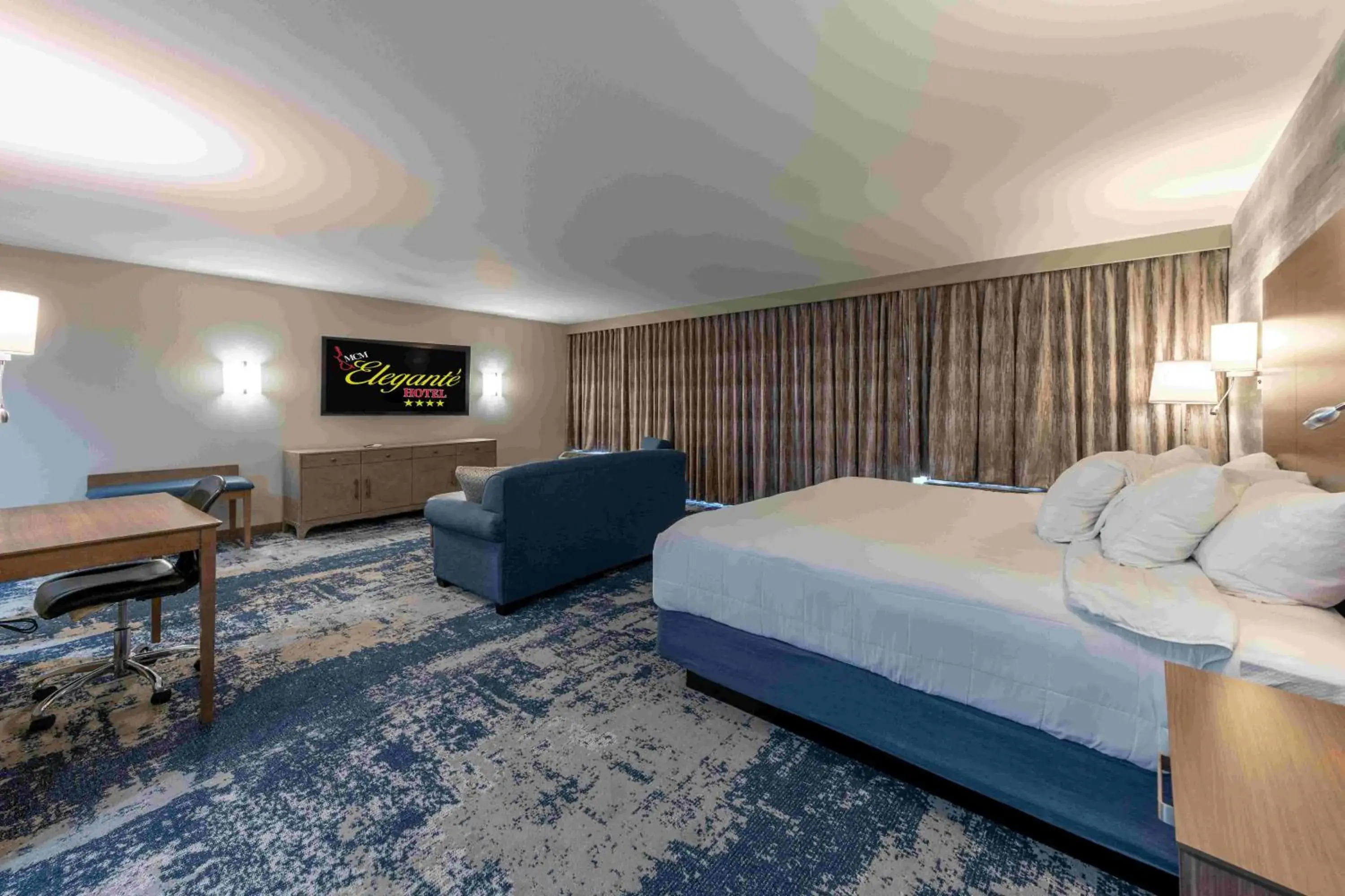 Photo of the whole room, Bed in MCM Elegante Hotel Photo of the whole room, Bed in MCM Elegante Hotel