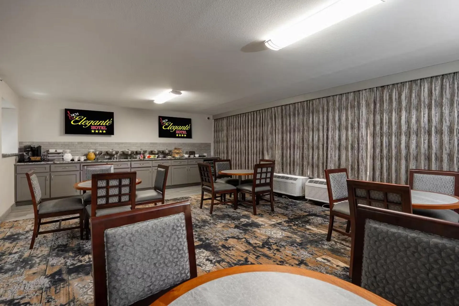 Breakfast in MCM Elegante Hotel