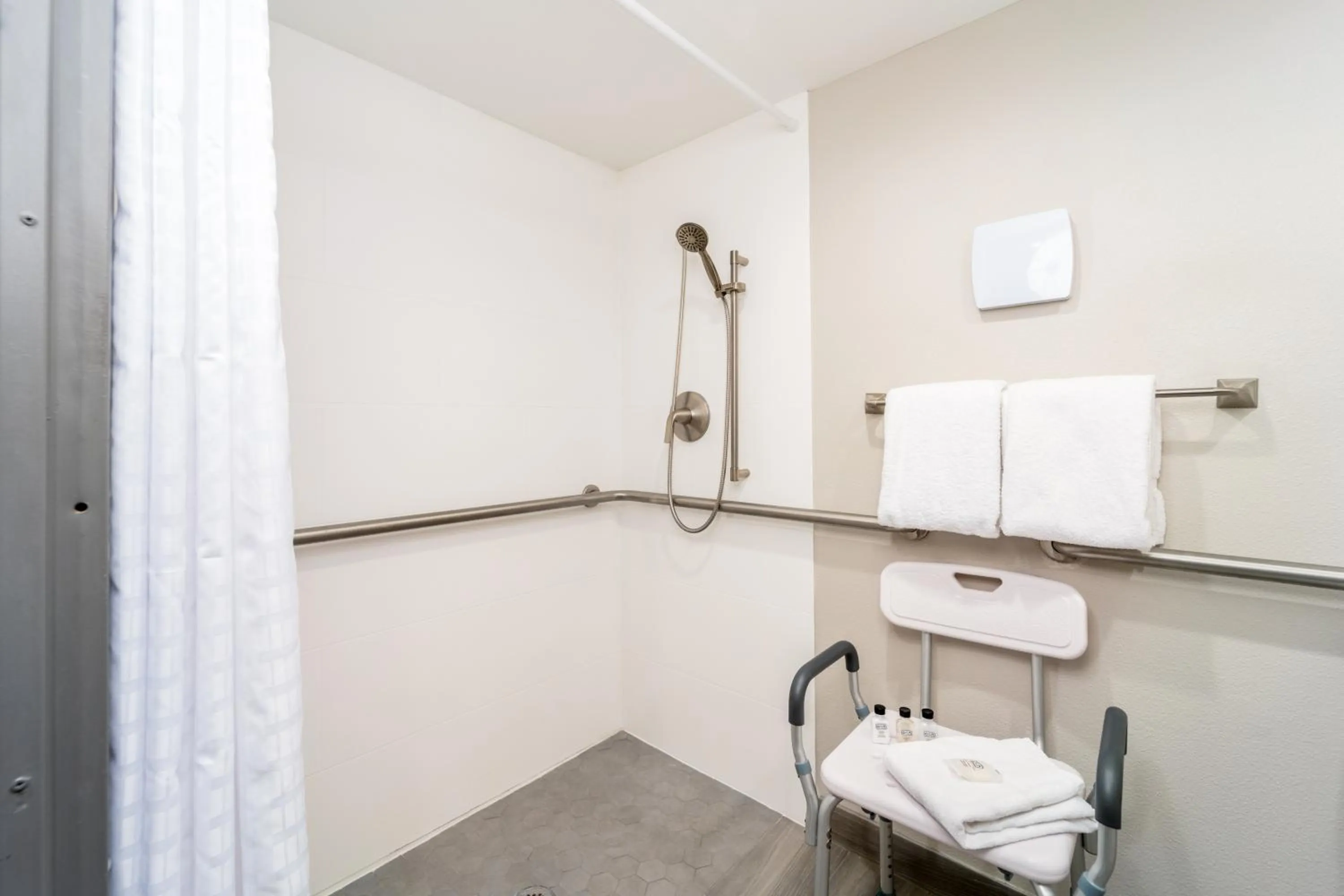 Bathroom in MCM Elegante Hotel