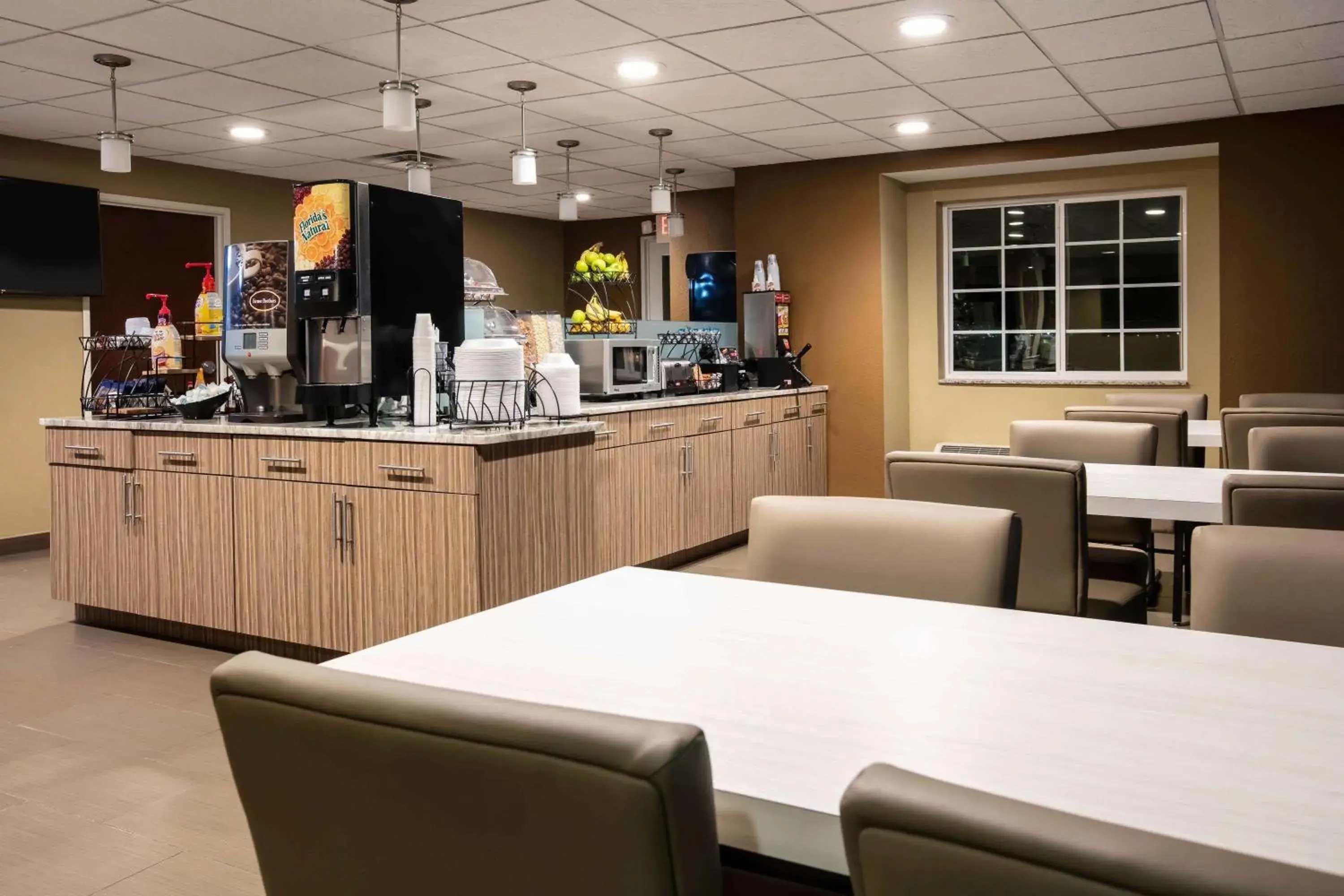 Breakfast in Microtel Inn and Suites Pecos Breakfast in Microtel Inn and Suites Pecos