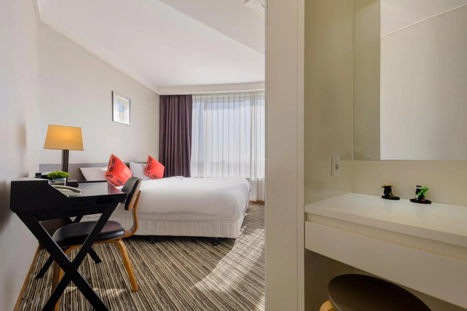 Decorative detail, Bed in Shin Shin Hotel Jeju Worldcup