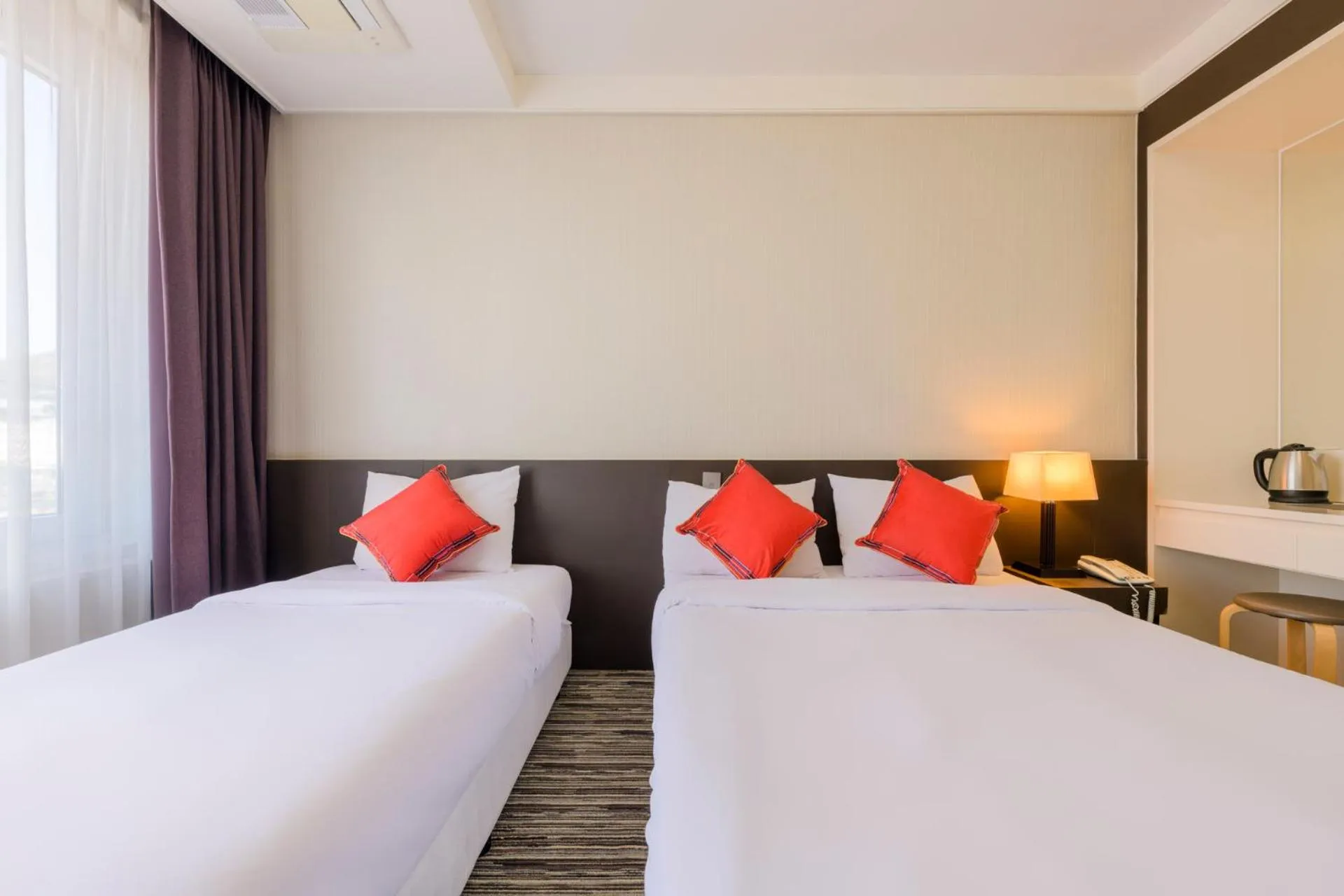 Bed in Shin Shin Hotel Jeju Worldcup