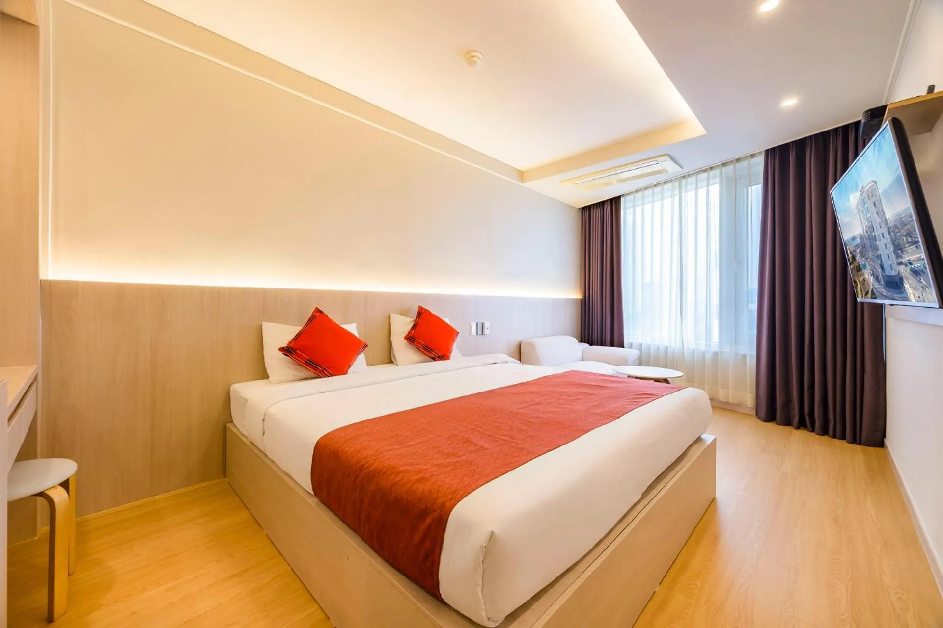 Bed in Shin Shin Hotel Jeju Worldcup