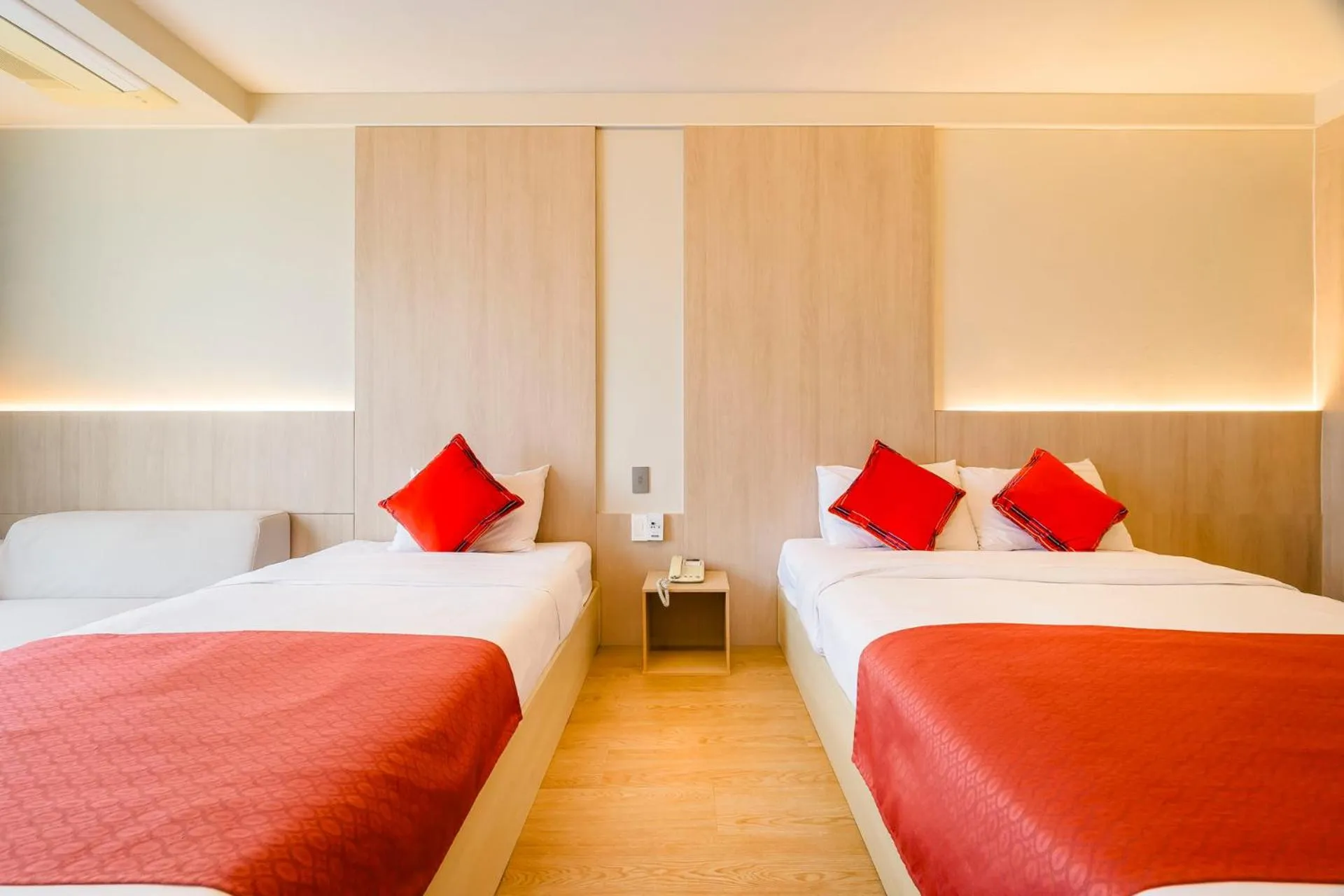 Bed in Shin Shin Hotel Jeju Worldcup