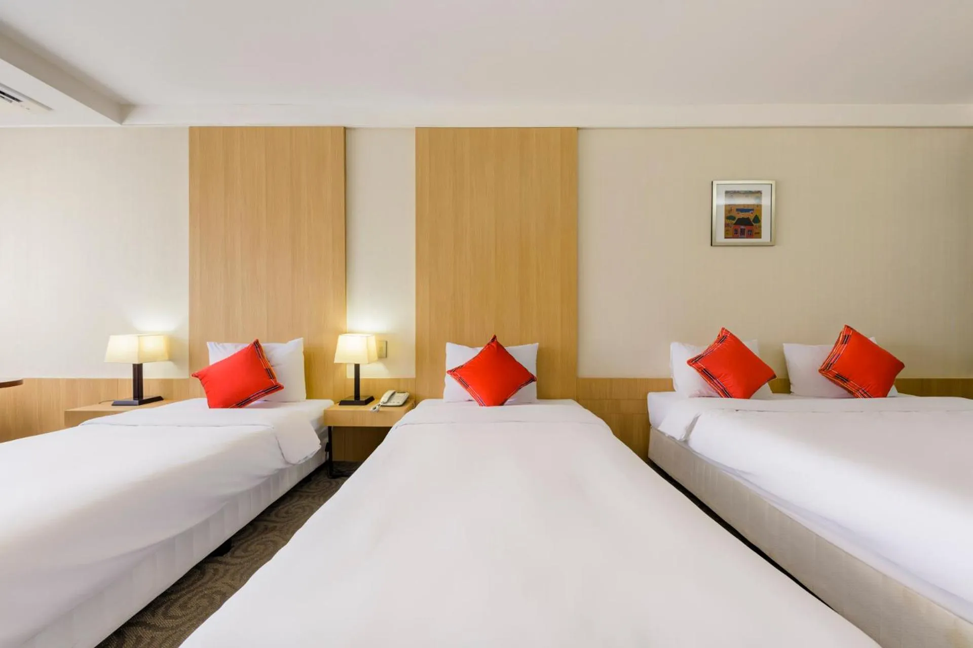 Bed in Shin Shin Hotel Jeju Worldcup