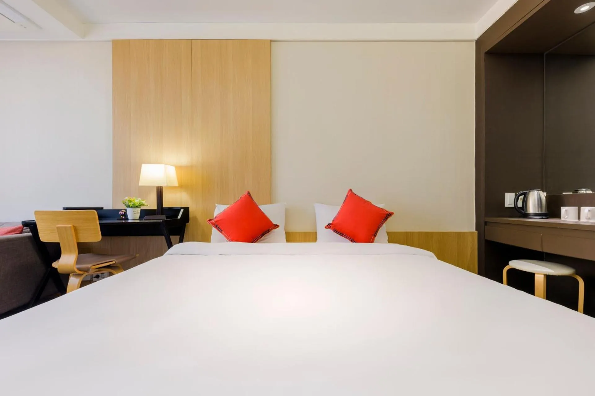 Bed in Shin Shin Hotel Jeju Worldcup