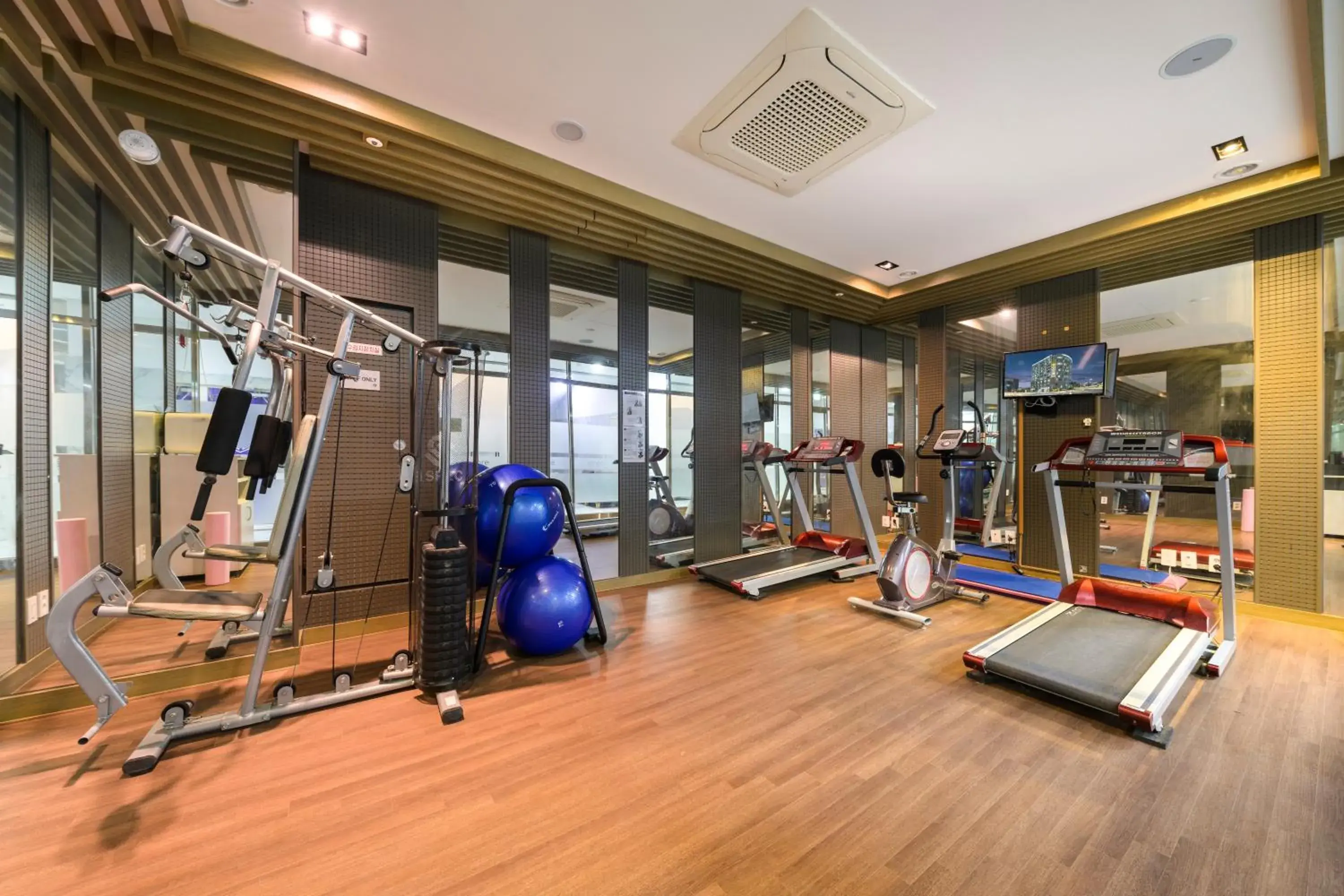 Fitness centre/facilities in Shin Shin Hotel Jeju Worldcup Fitness centre/facilities in Shin Shin Hotel Jeju Worldcup