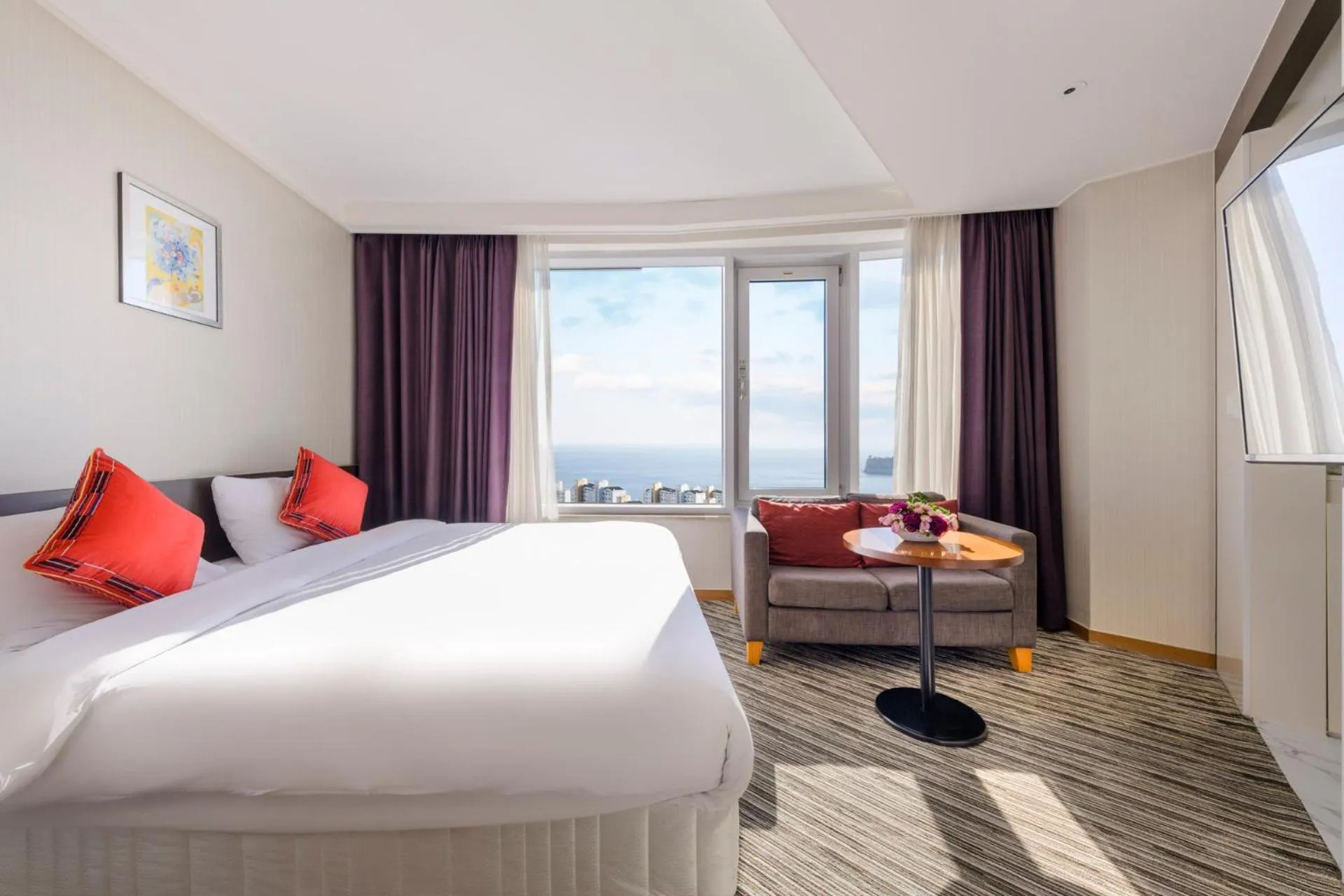 Decorative detail, Bed in Shin Shin Hotel Jeju Worldcup