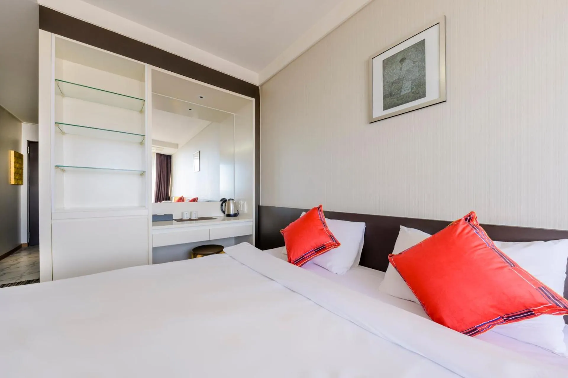 Decorative detail, Bed in Shin Shin Hotel Jeju Worldcup