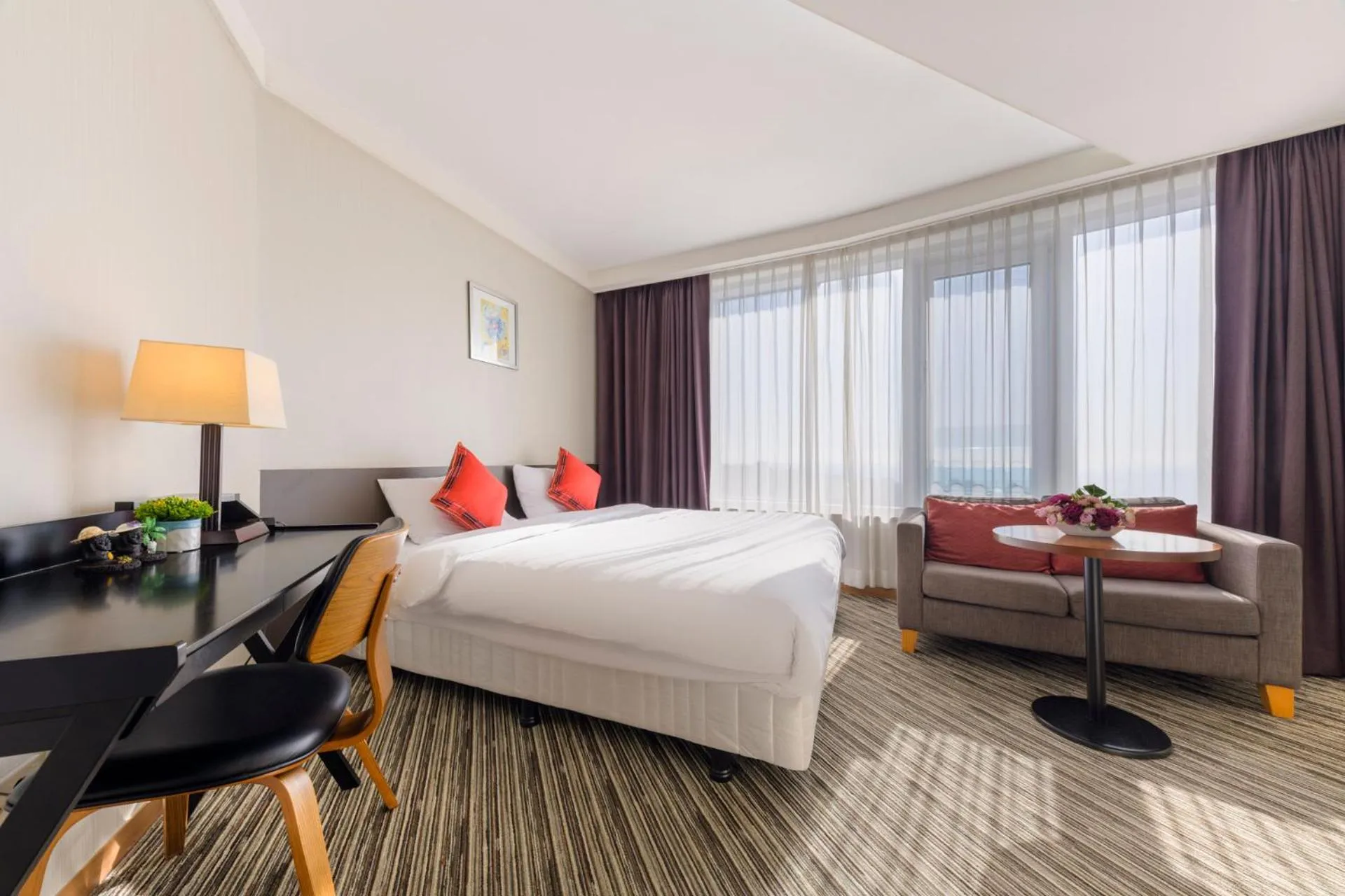 Decorative detail, Bed in Shin Shin Hotel Jeju Worldcup