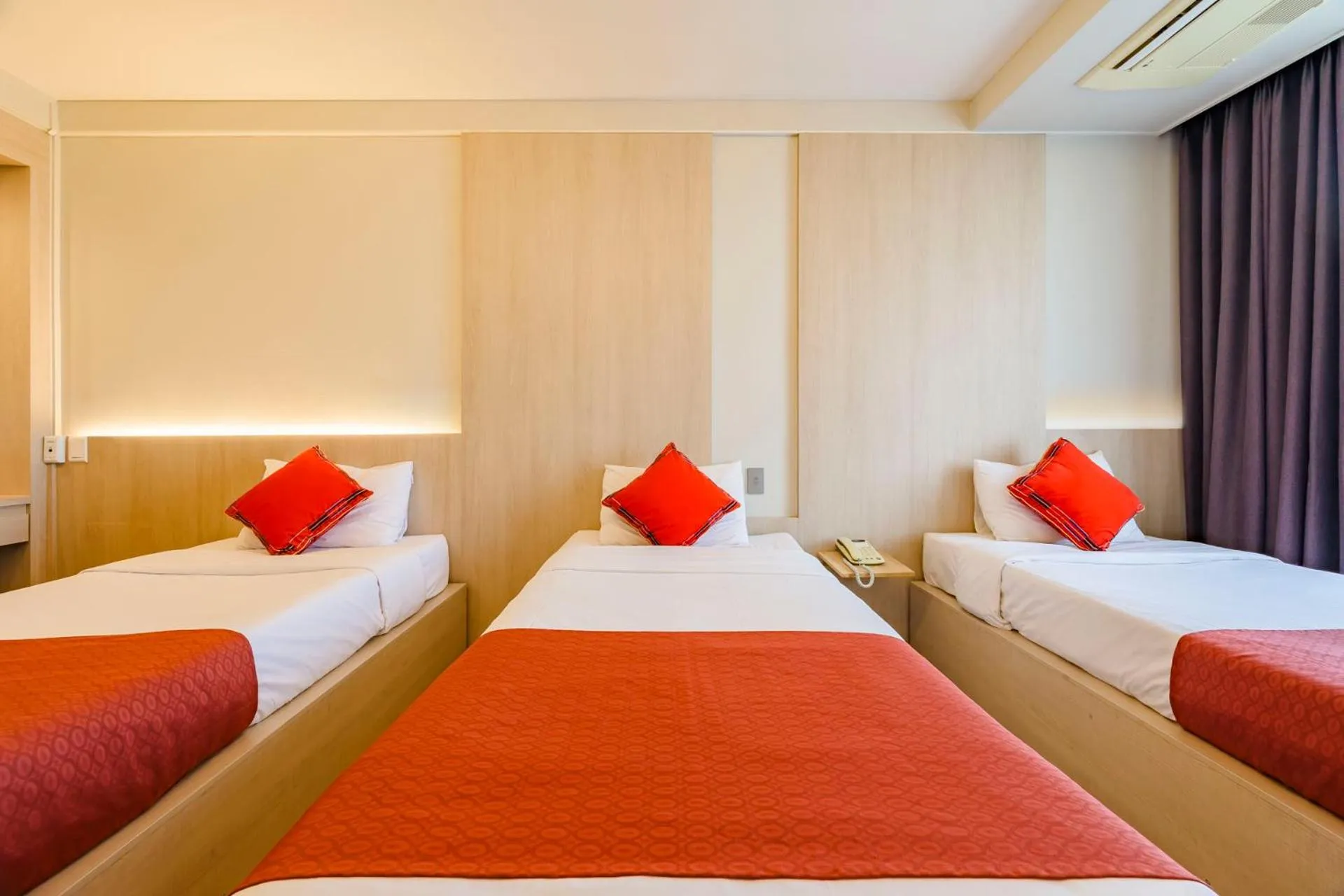 Bed in Shin Shin Hotel Jeju Worldcup