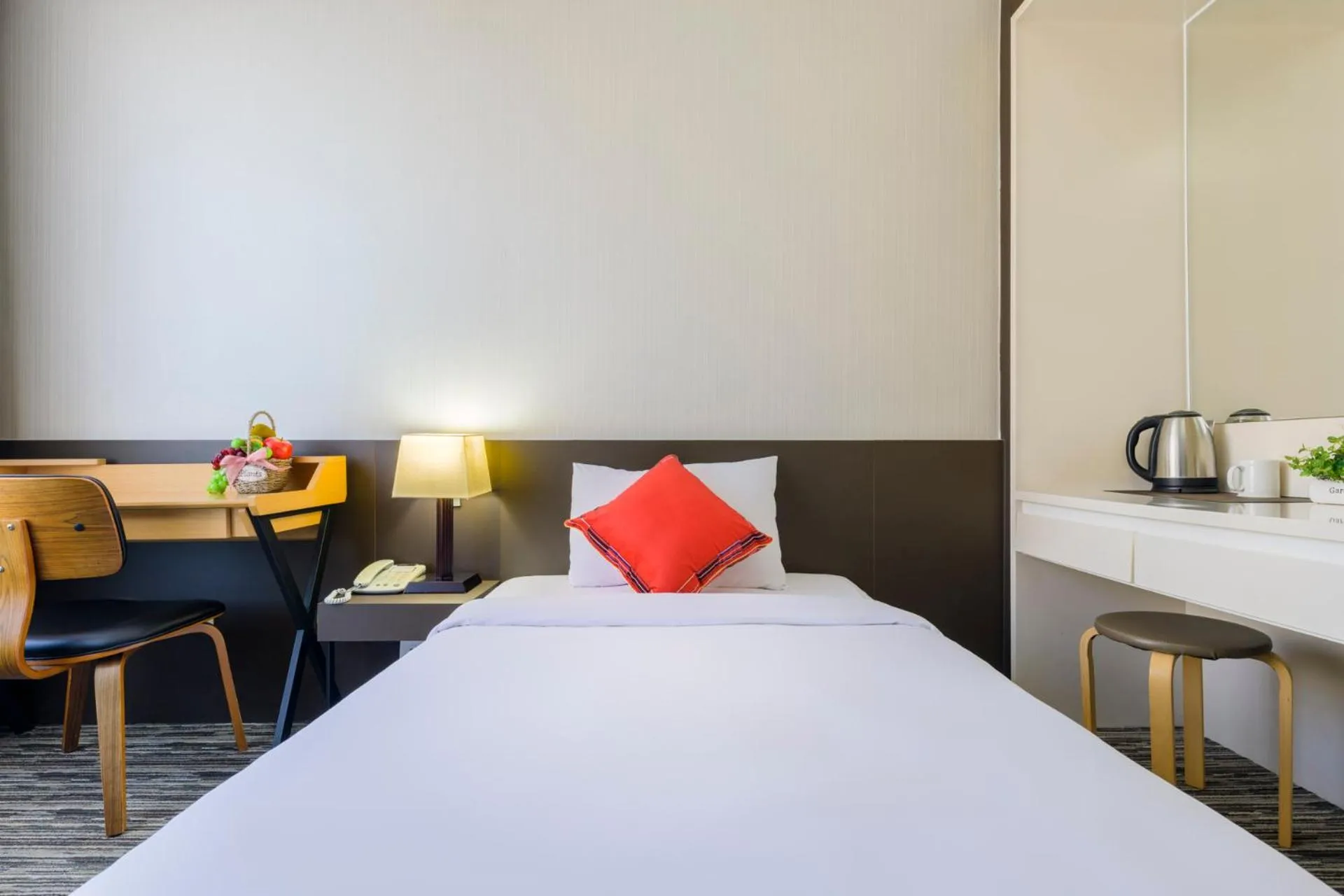 Bed in Shin Shin Hotel Jeju Worldcup