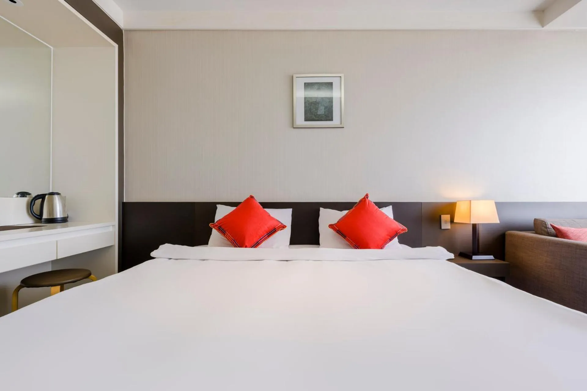 Bed in Shin Shin Hotel Jeju Worldcup