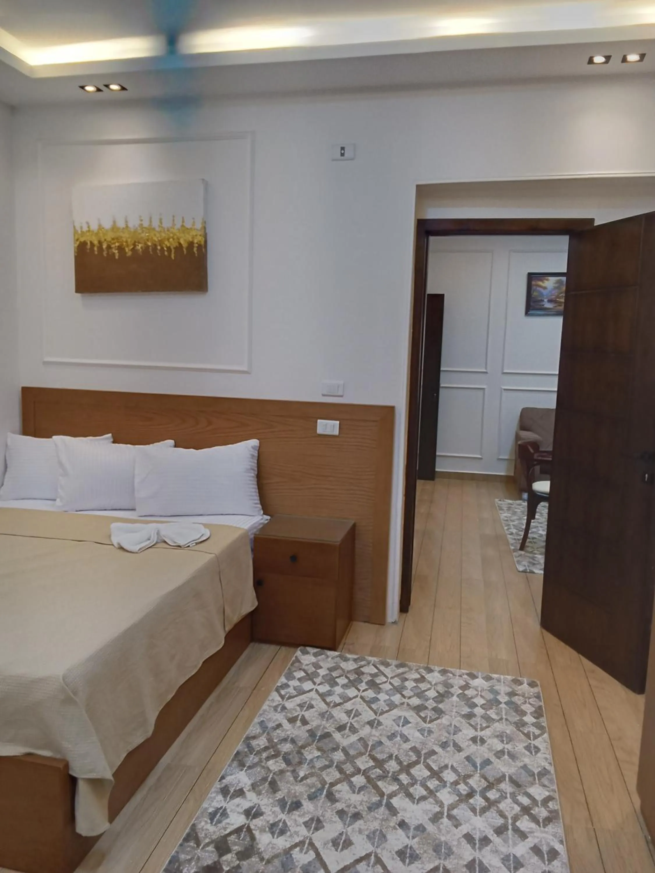 Photo of the whole room, Bed in New Panorama Inn