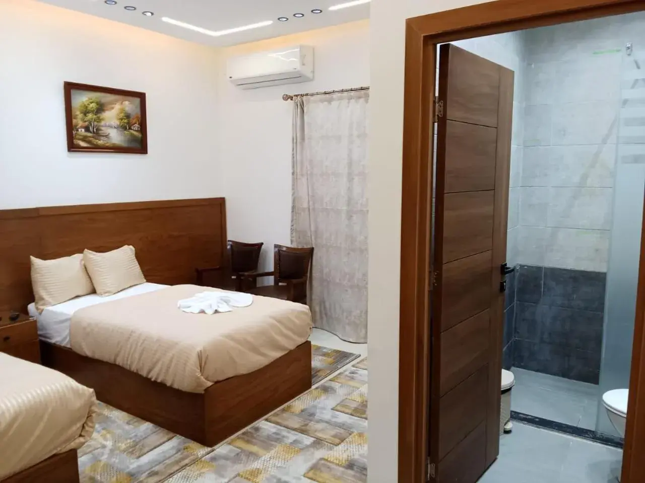 Bed in New Panorama Inn Bed in New Panorama Inn