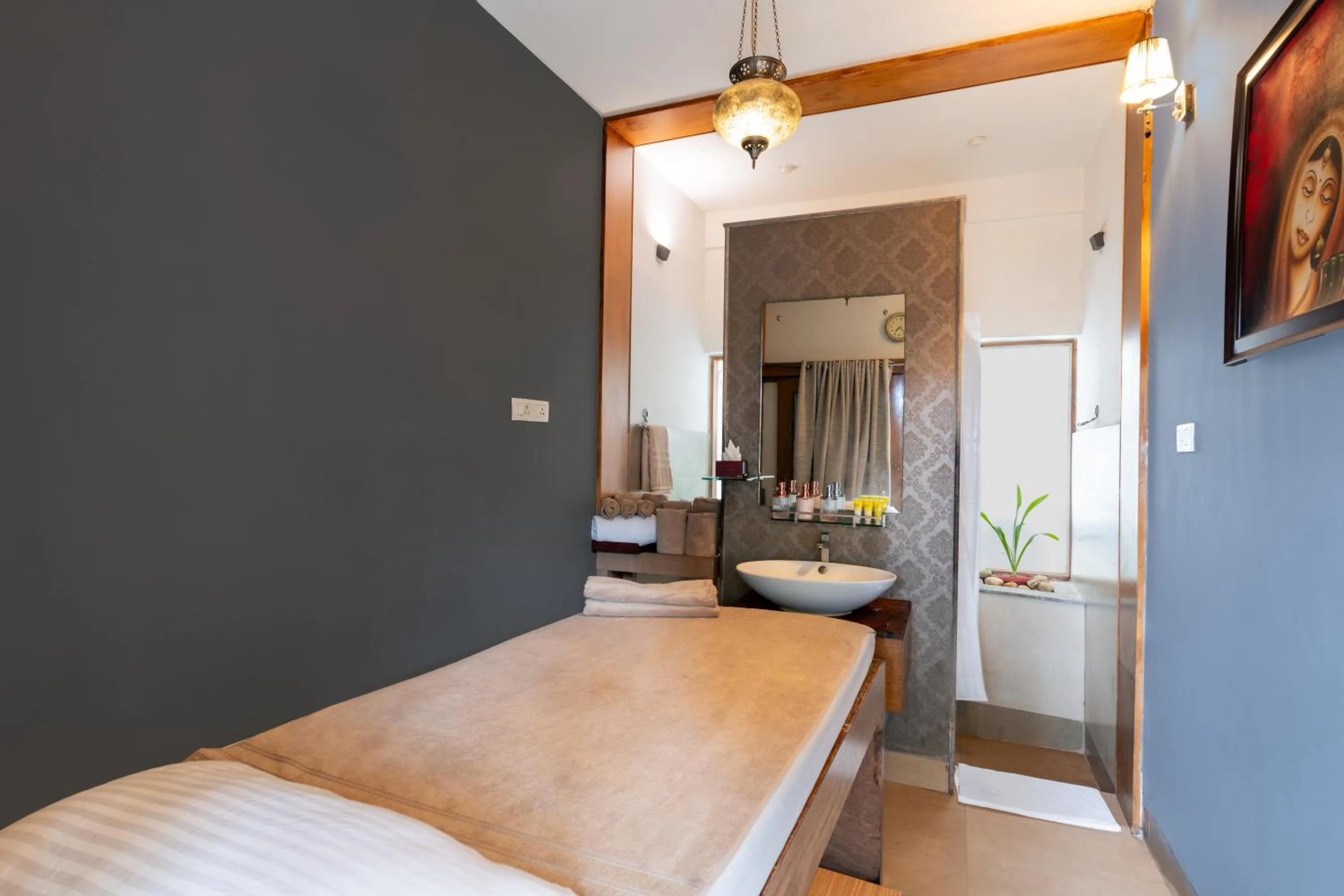 Spa and wellness centre/facilities, Bed in Pramod Convention & Beach Resorts