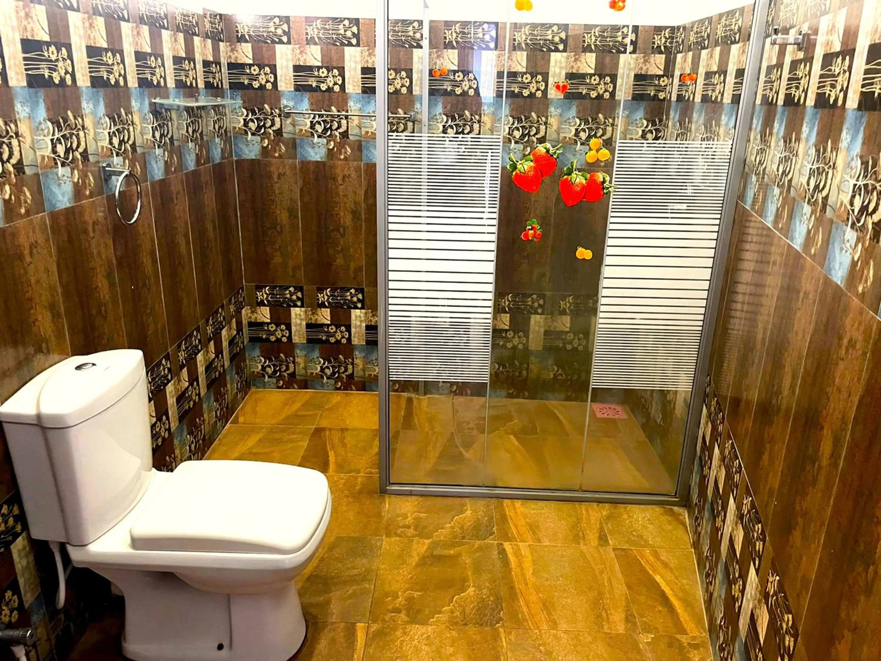 Bathroom in La Safari Inn Tissamaharama