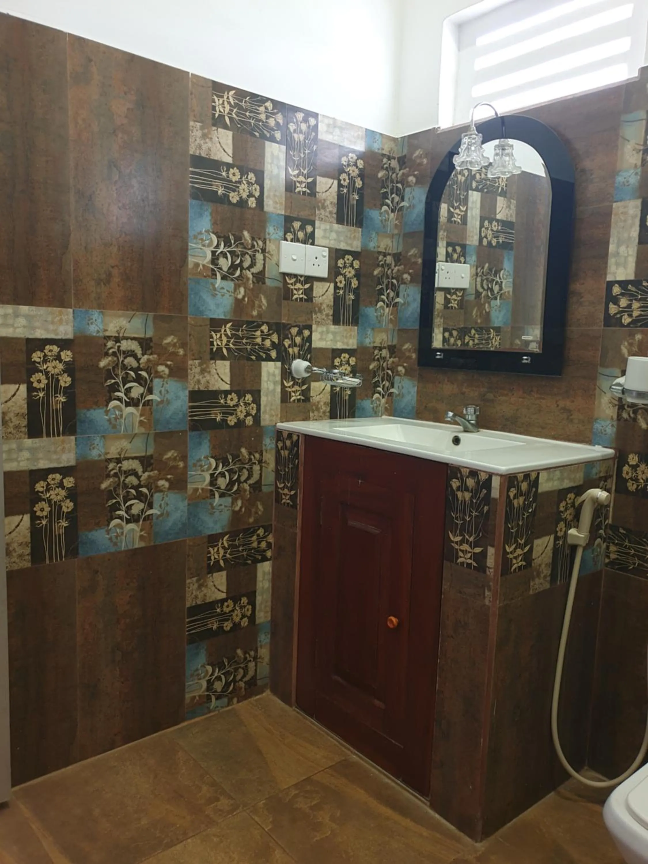 Bathroom in La Safari Inn Tissamaharama