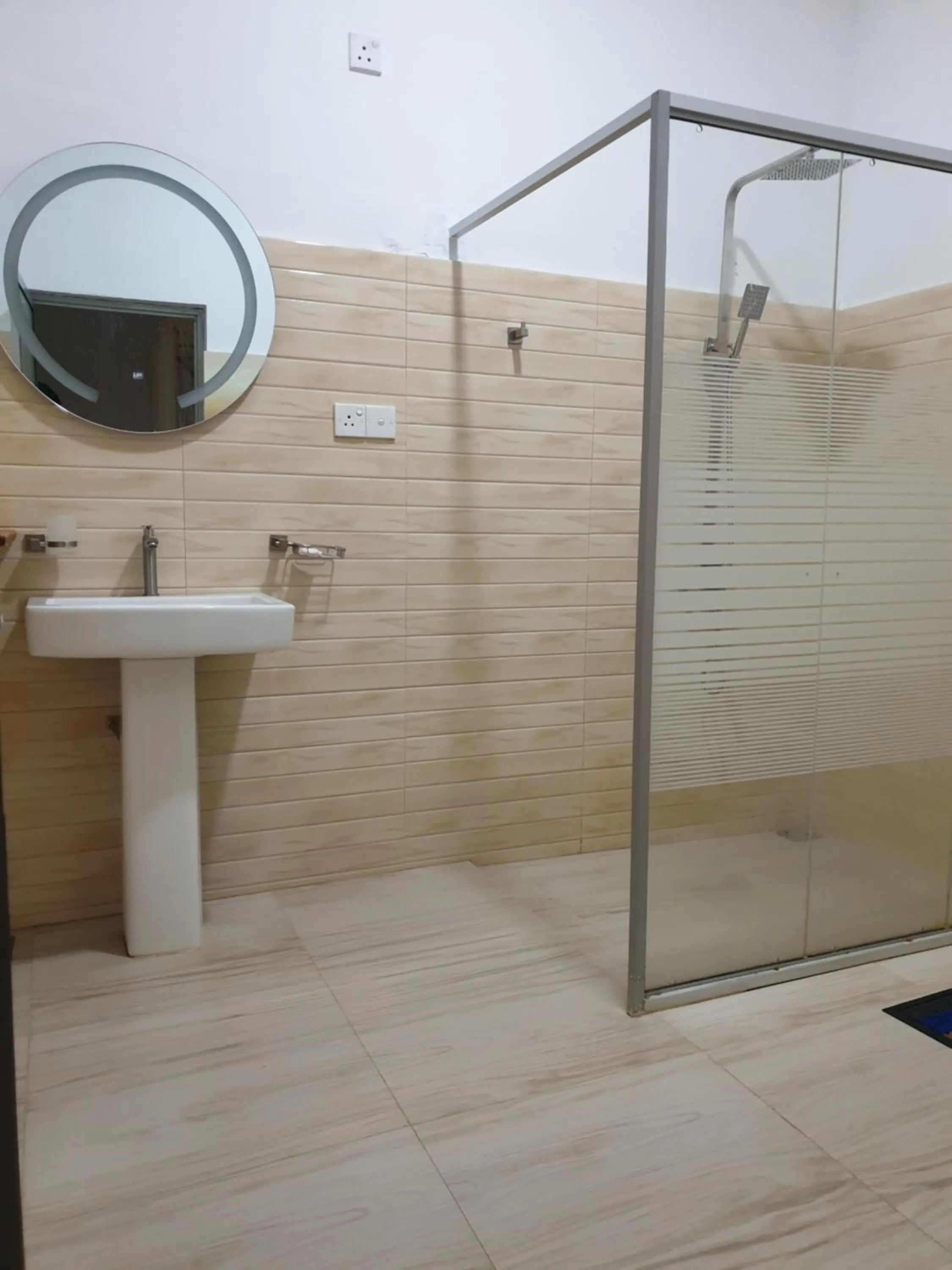 Bathroom in La Safari Inn Tissamaharama