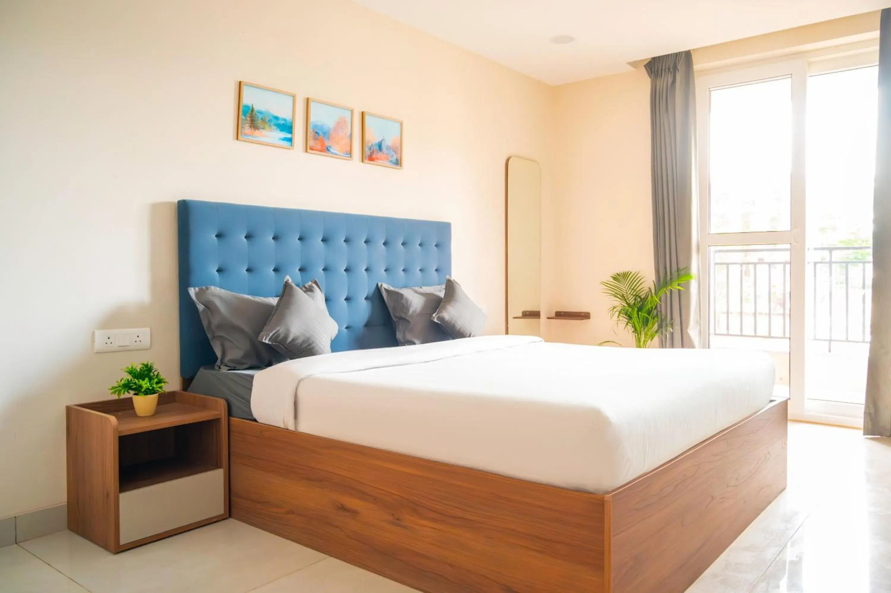 Deluxe King Room in Housr Sector 45 Gurgaon Near Artemis Hospital Deluxe King Room in Housr Sector 45 Gurgaon Near Artemis Hospital