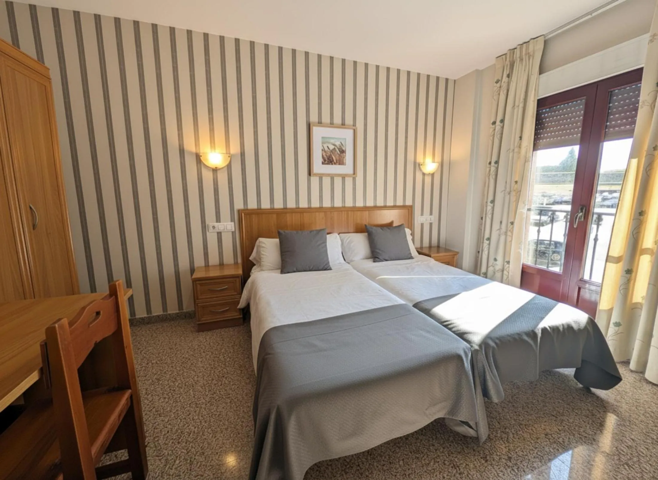 Photo of the whole room, Bed in Hospedería Puerta de la Catedral