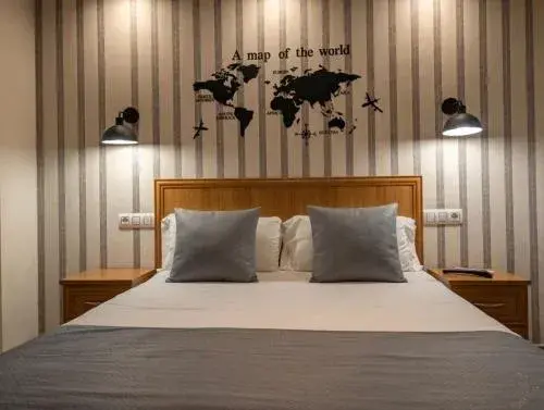 Double Room with Air Conditioning and Private Bathroom - single occupancy in Hospedería Puerta de la Catedral Double Room with Air Conditioning and Private Bathroom - single occupancy in Hospedería Puerta de la Catedral