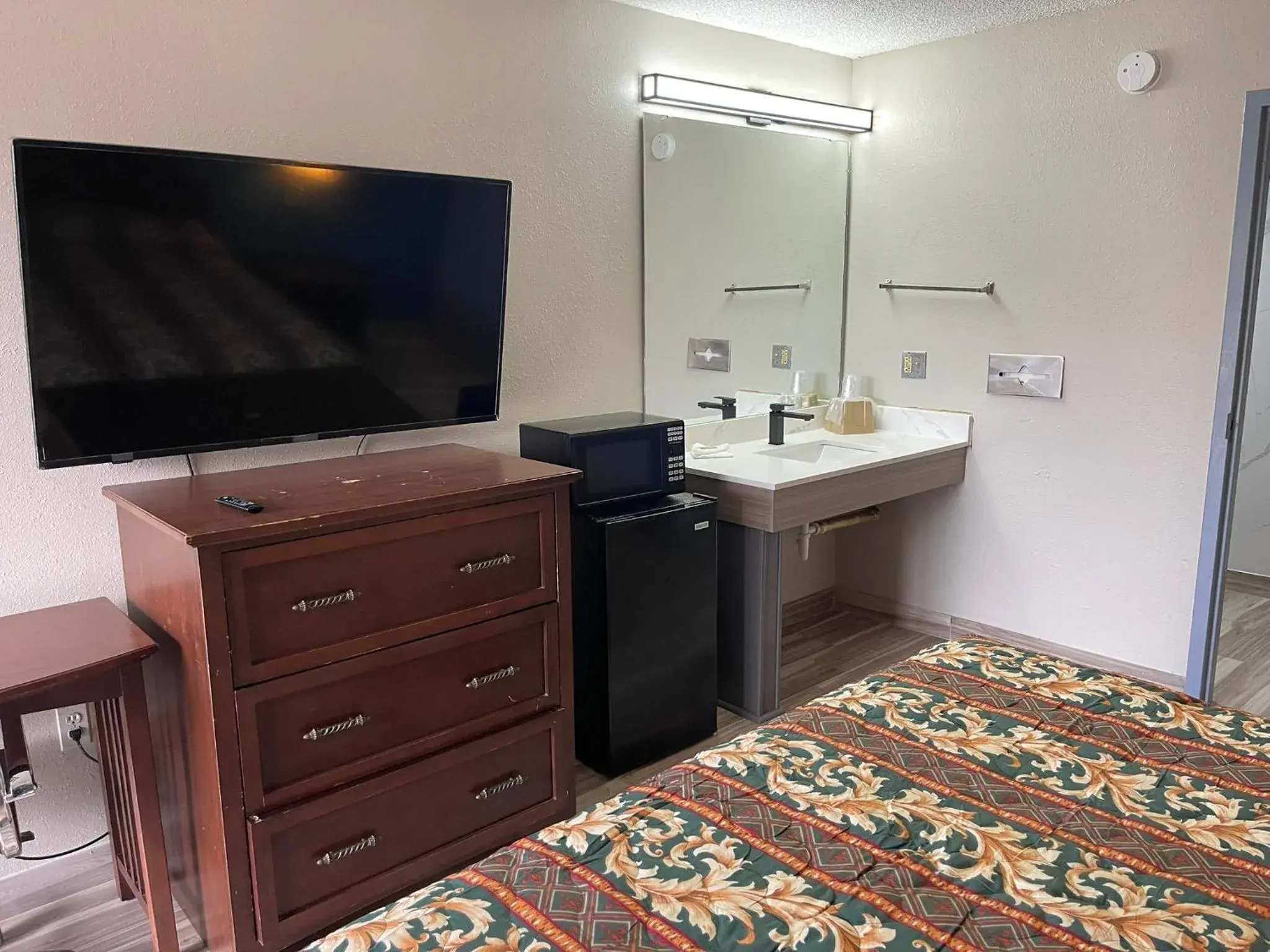 Single Room - single occupancy - Disability Access in Brookwood Inn - Extended Stay Single Room - single occupancy - Disability Access in Brookwood Inn - Extended Stay