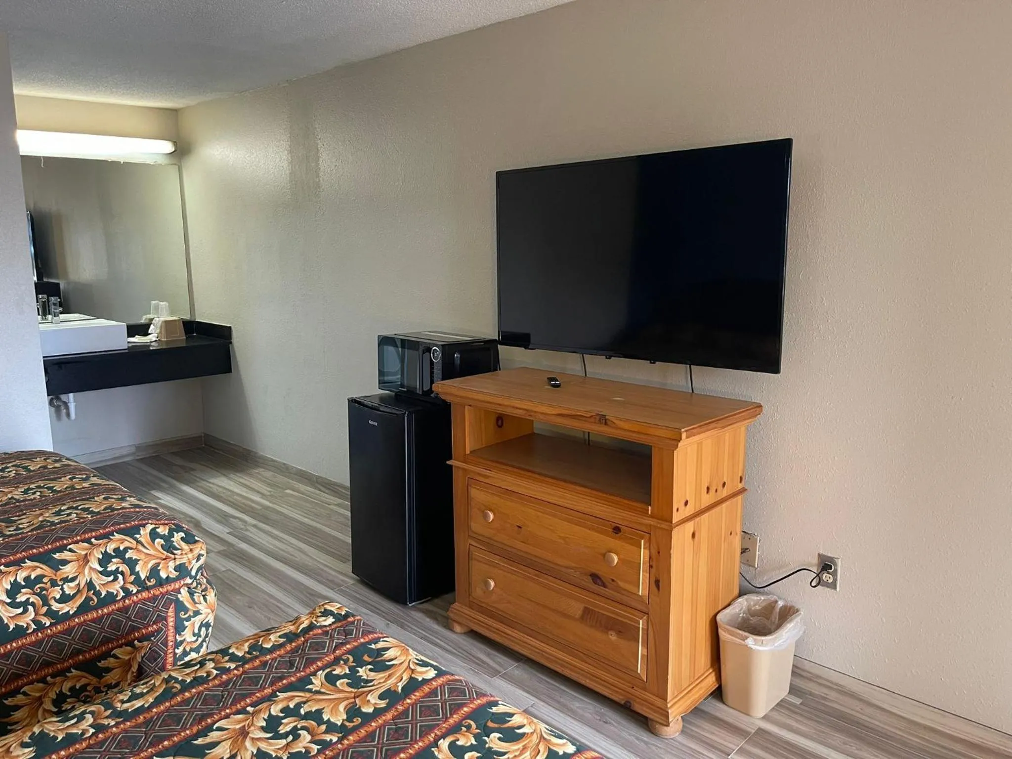 Standard Double Room - Non-Smoking in Brookwood Inn - Extended Stay