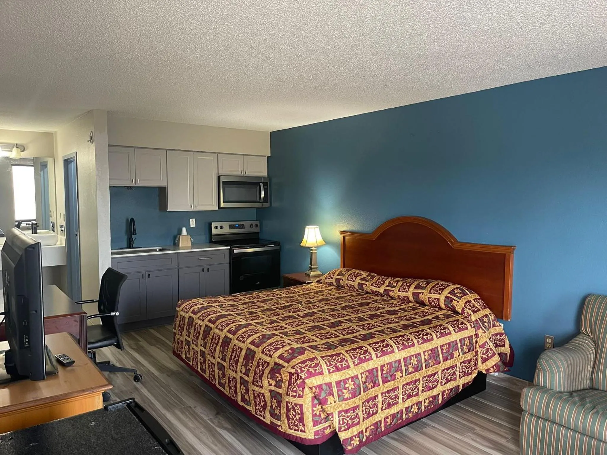King Studio - Non-Smoking in Brookwood Inn - Extended Stay