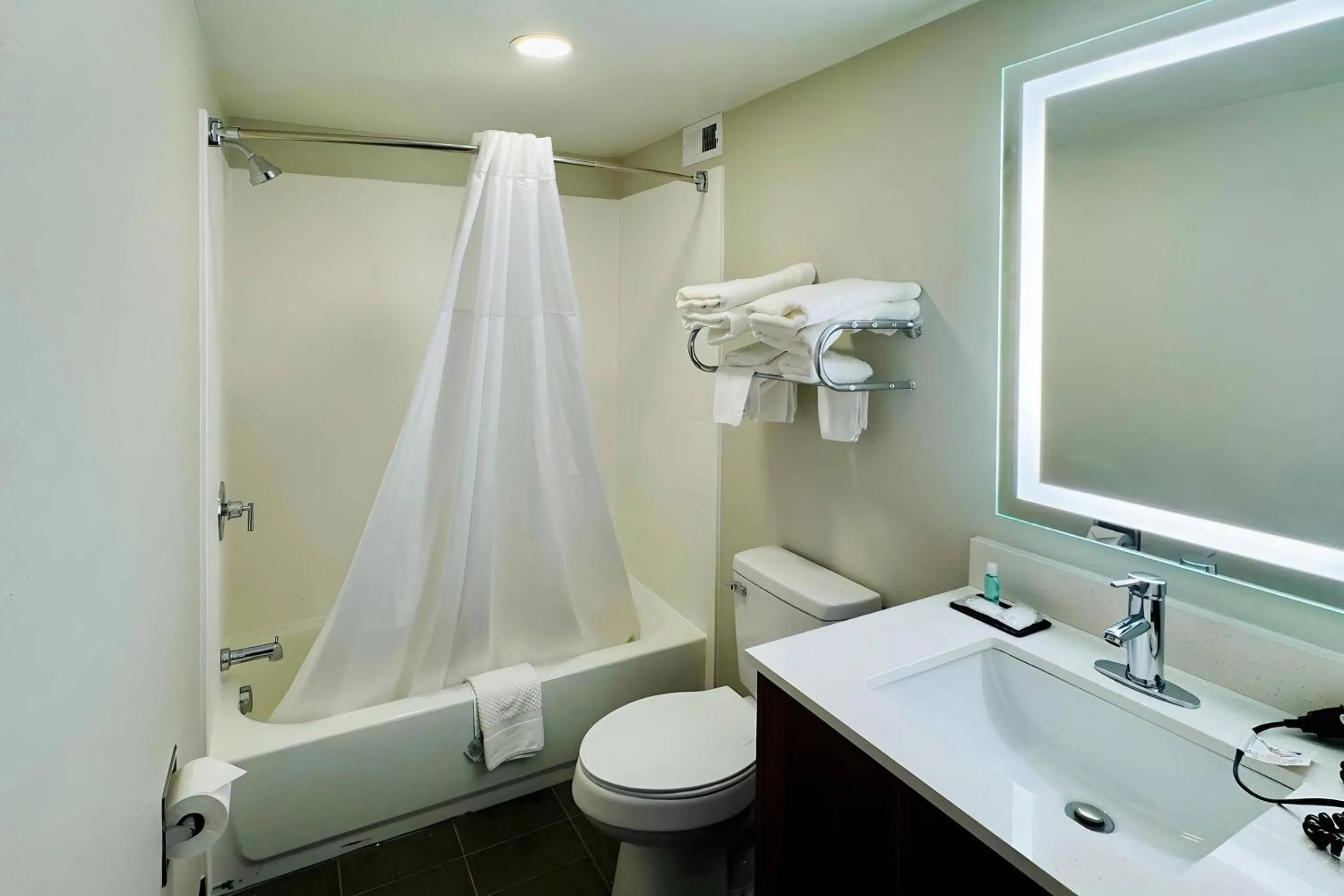 Bedroom in MainStay Suites Chambersburg