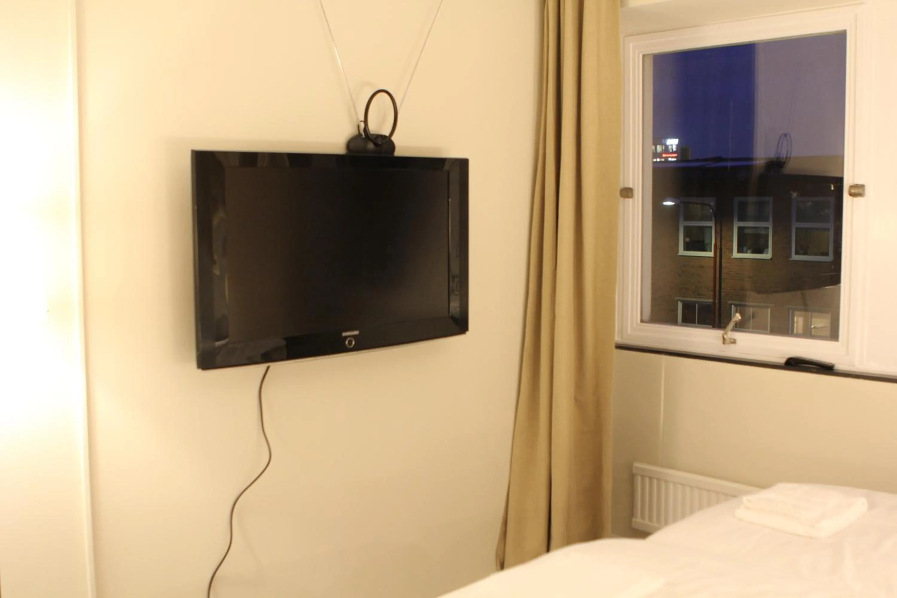 TV and multimedia, Bed in Hotell Bromma