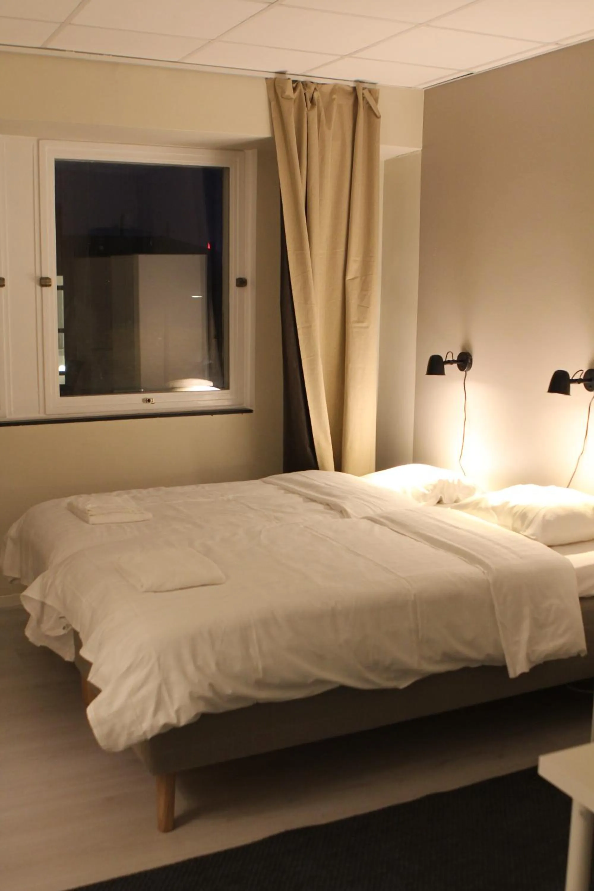 Bed in Hotell Bromma