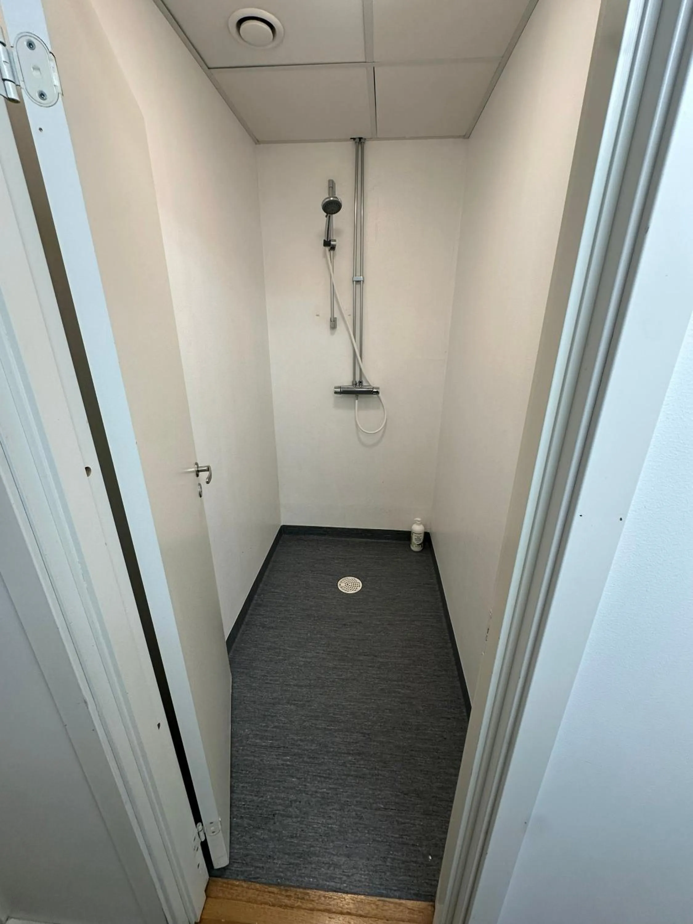 Shower in Hotell Bromma