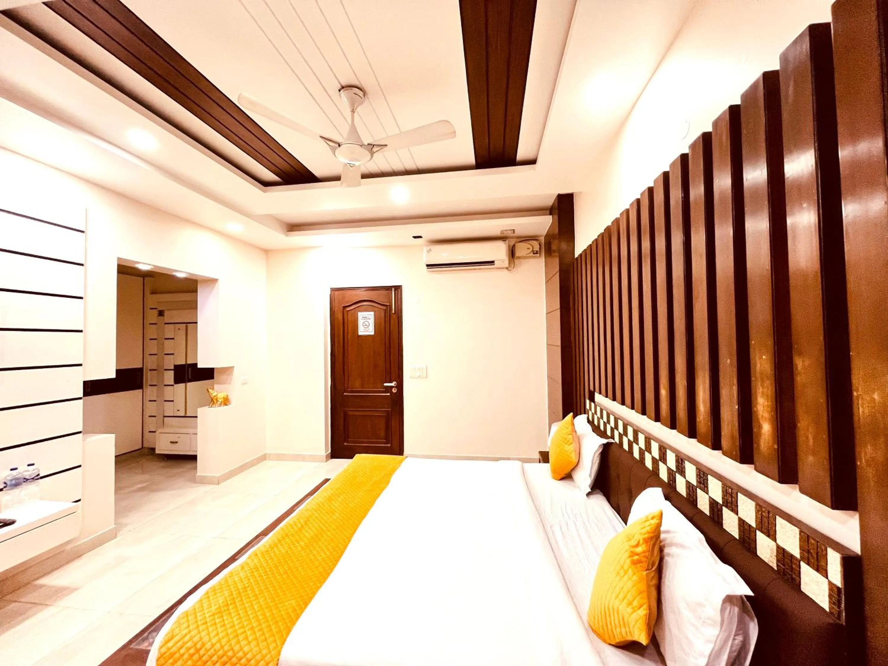 Bed in South INN near AIIMS Hospital Green Park South Delhi