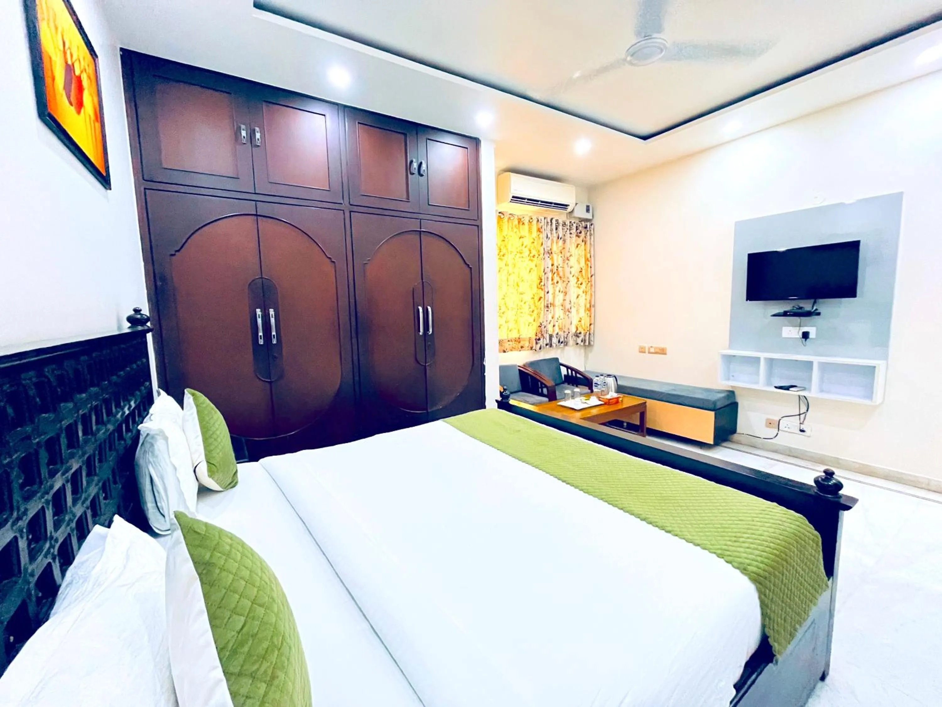 Bed in South INN near AIIMS Hospital Green Park South Delhi
