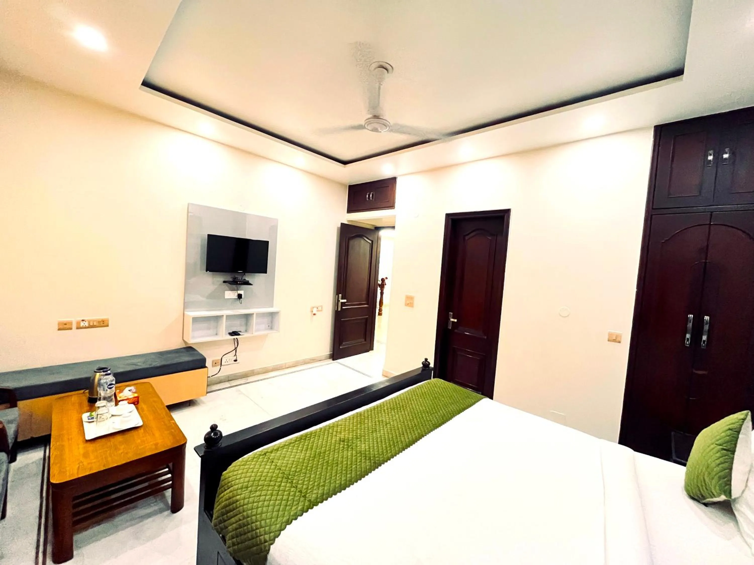 Bed in South INN near AIIMS Hospital Green Park South Delhi