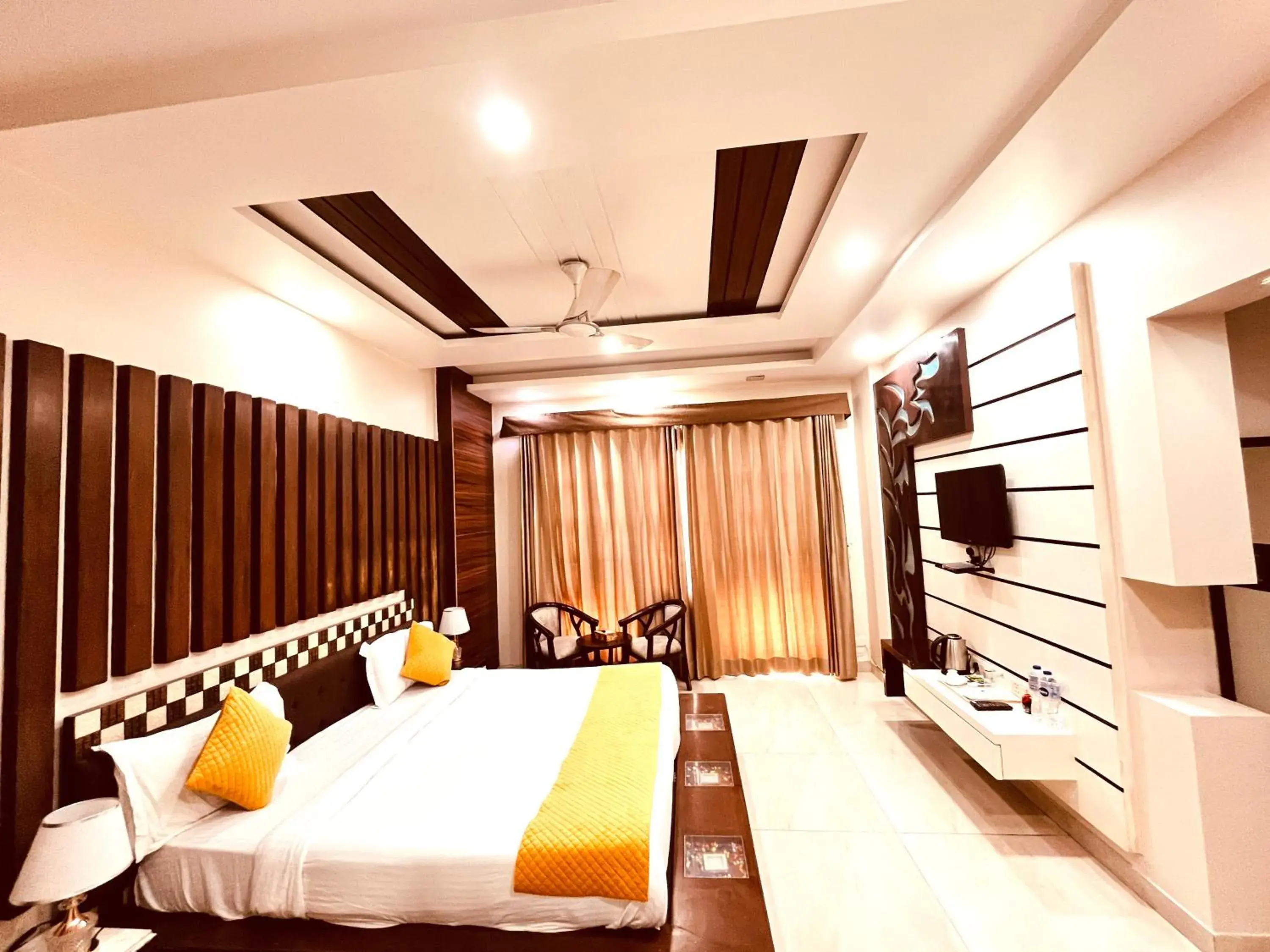 King Room with Balcony in South INN near AIIMS Hospital Green Park South Delhi King Room with Balcony in South INN near AIIMS Hospital Green Park South Delhi