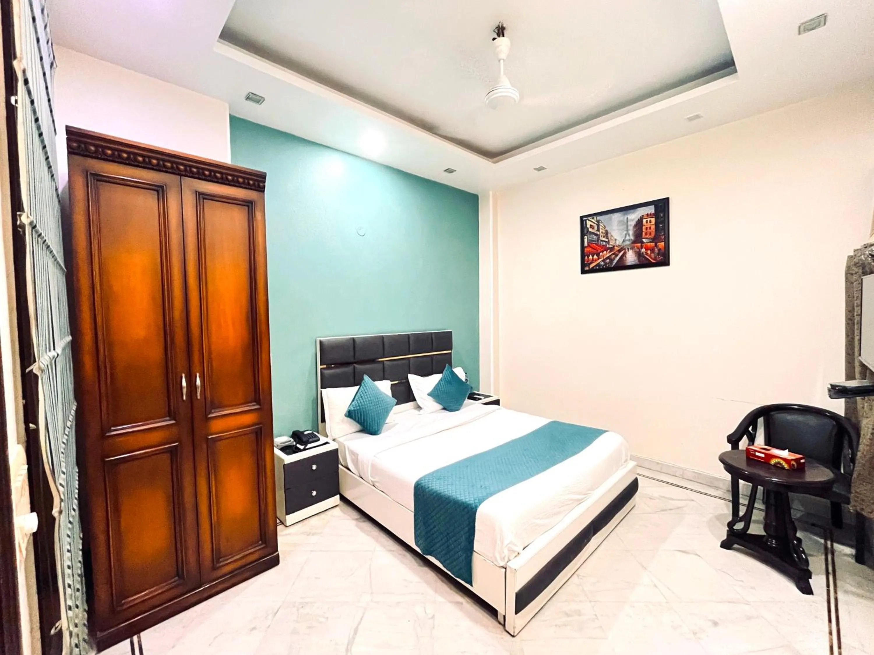 Bed in South INN near AIIMS Hospital Green Park South Delhi